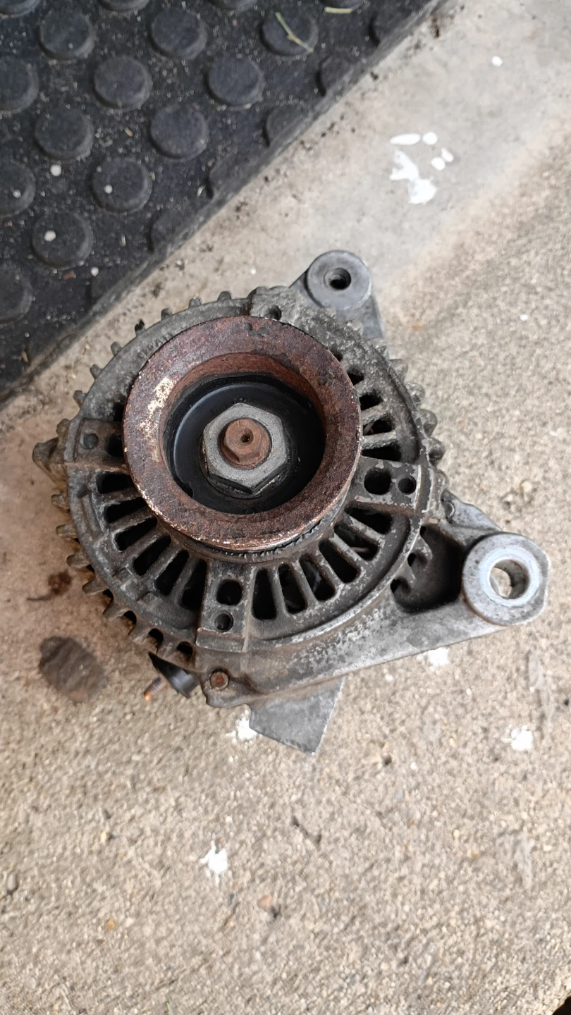 Toyota Denso Alternator 12V - photo 3