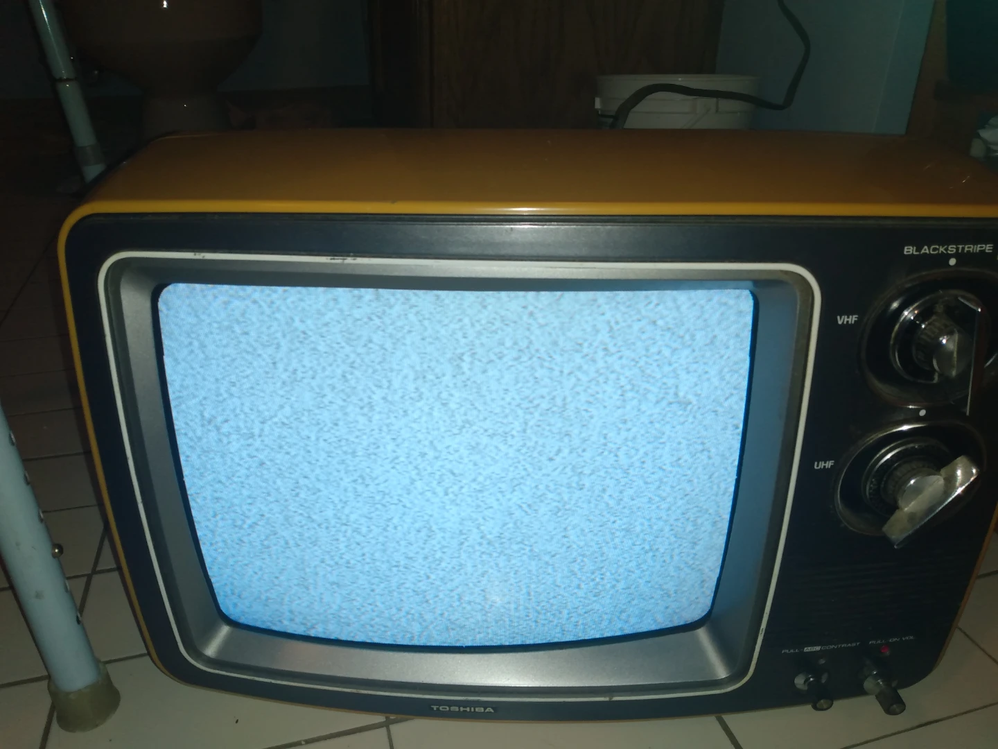 Vintage retro Toshiba black stripe yellow tv - photo 2