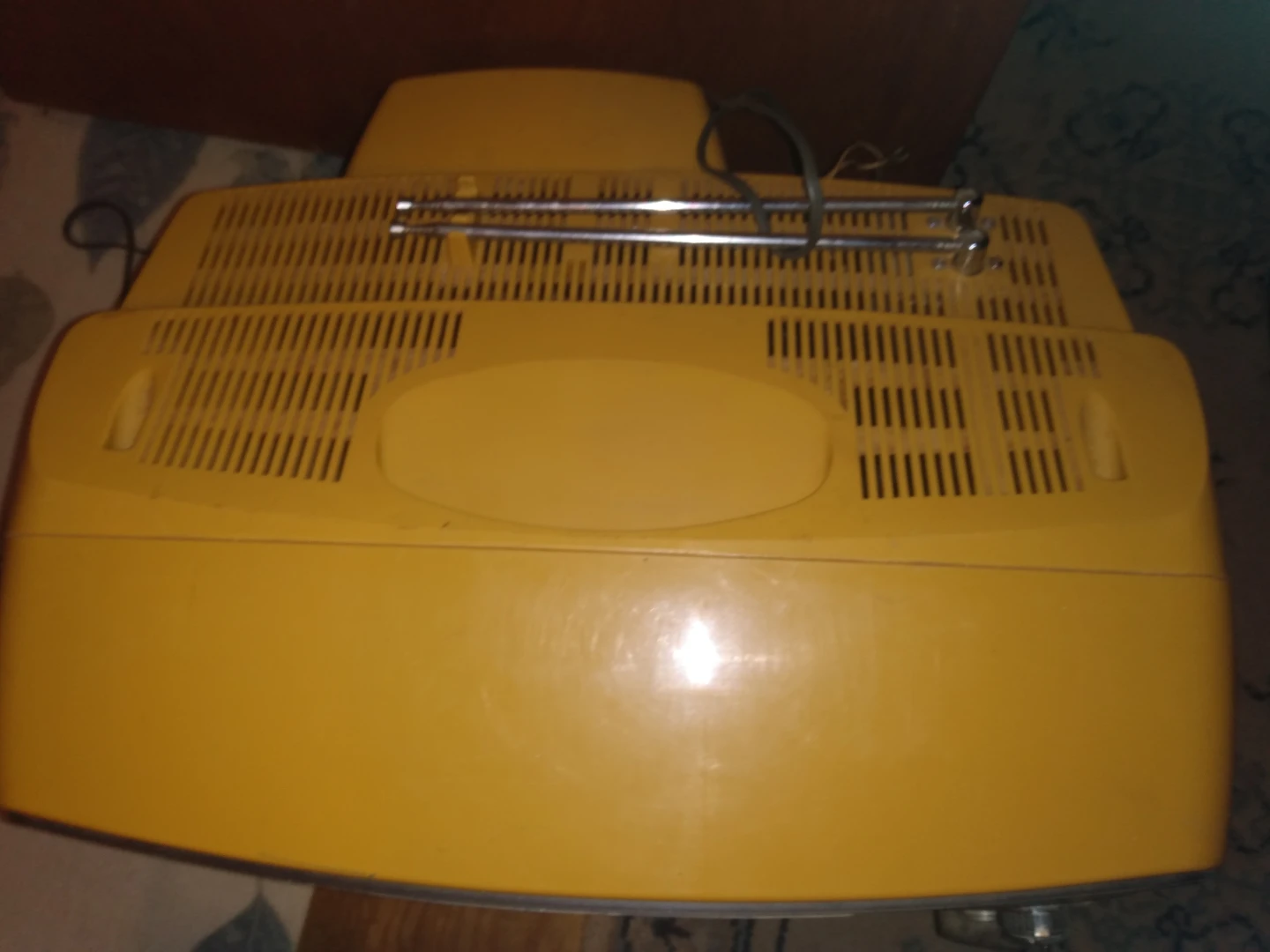 Vintage retro Toshiba black stripe yellow tv - photo 3