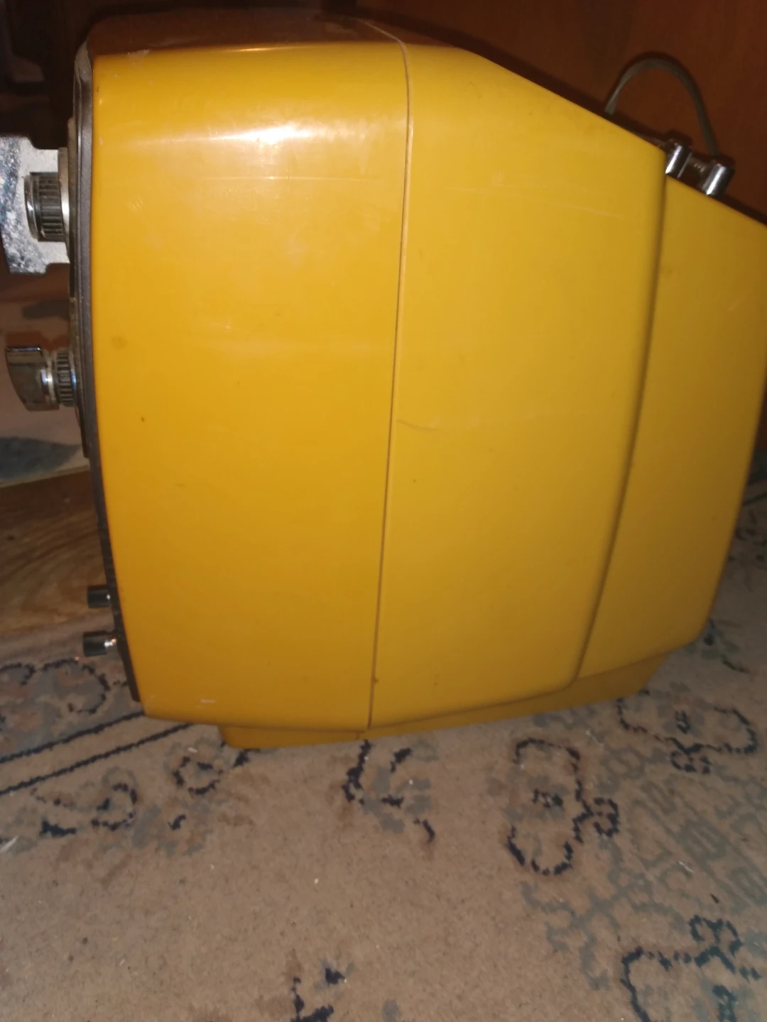 Vintage retro Toshiba black stripe yellow tv - photo 4