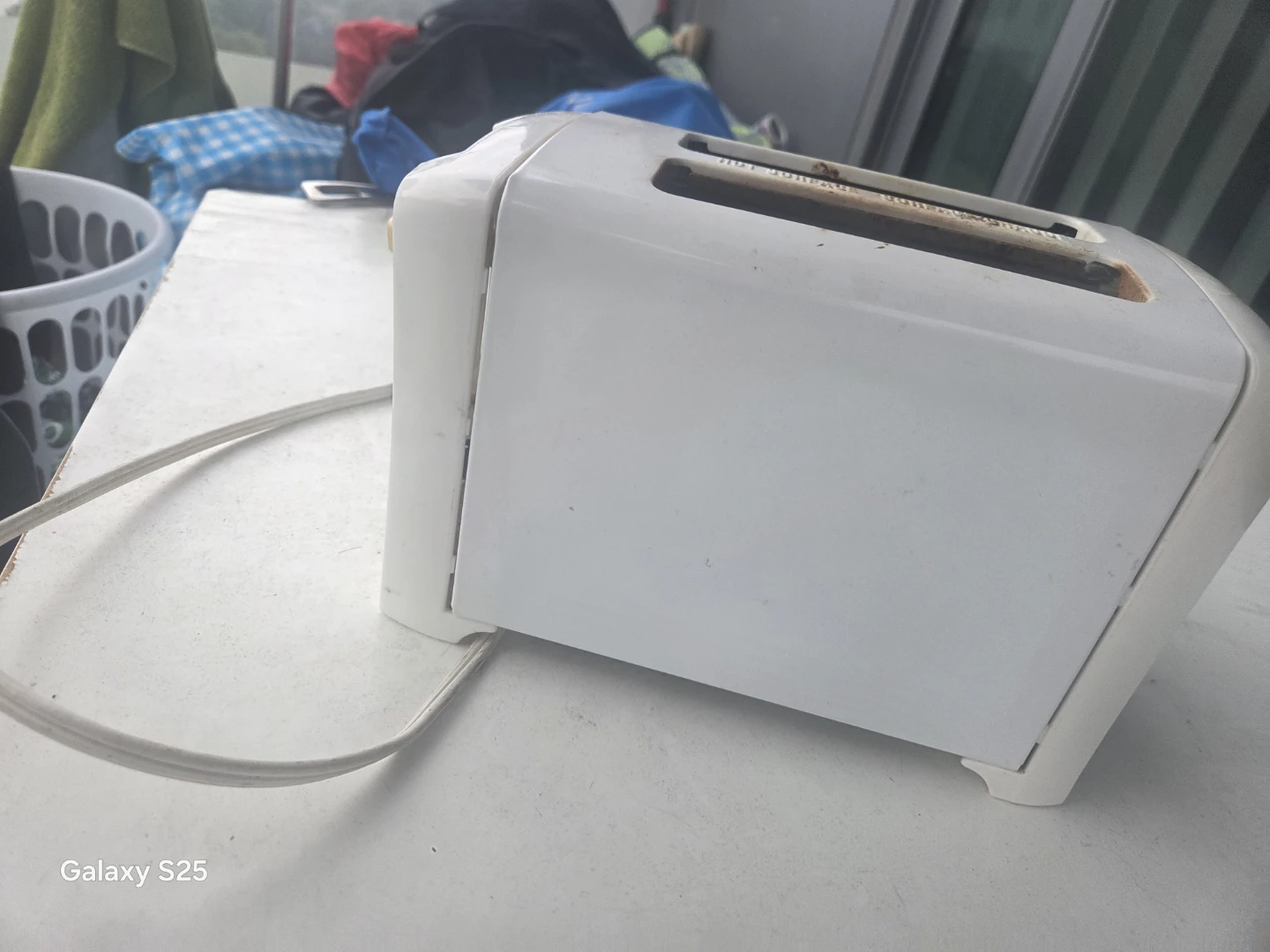 White 2-Slice Toaster - photo 3