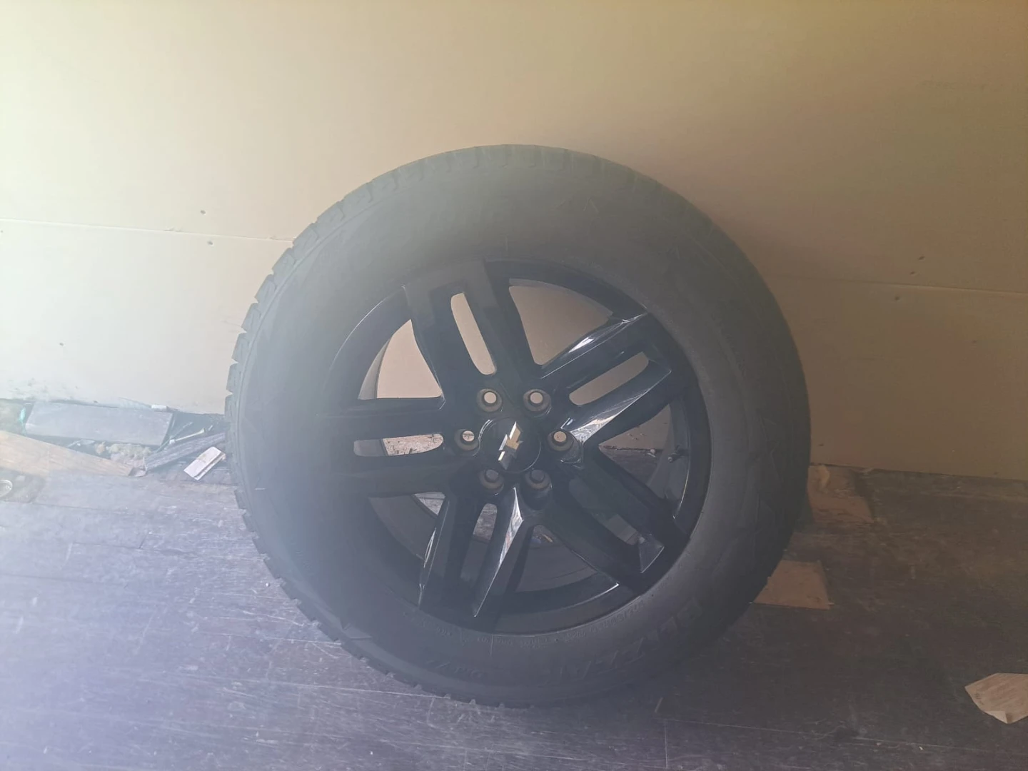 Bridgestone Blizzak 275/60R20 Four Snow Tires