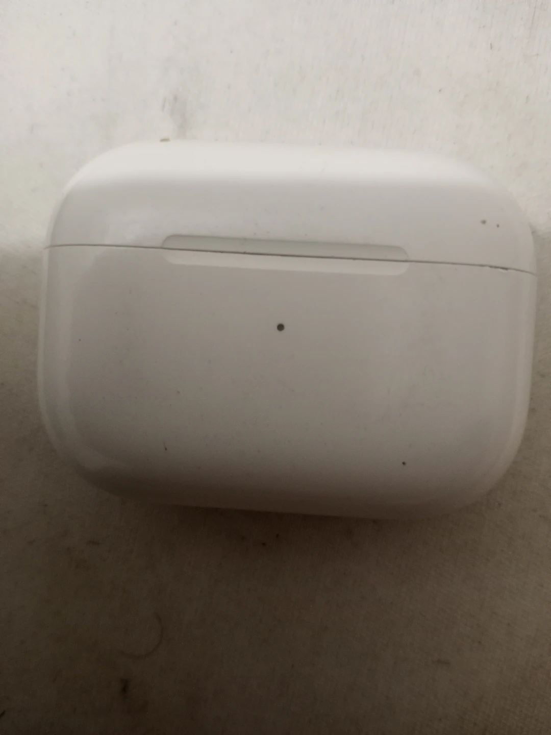Apple AirPods Pro Charging Case - photo 2