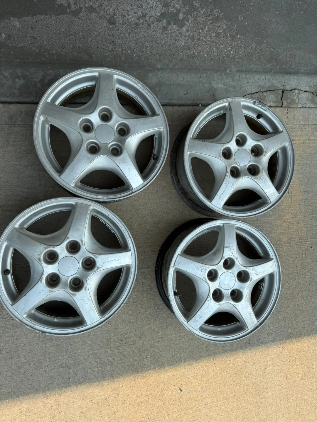 Set of 4 Silver Alloy Wheels