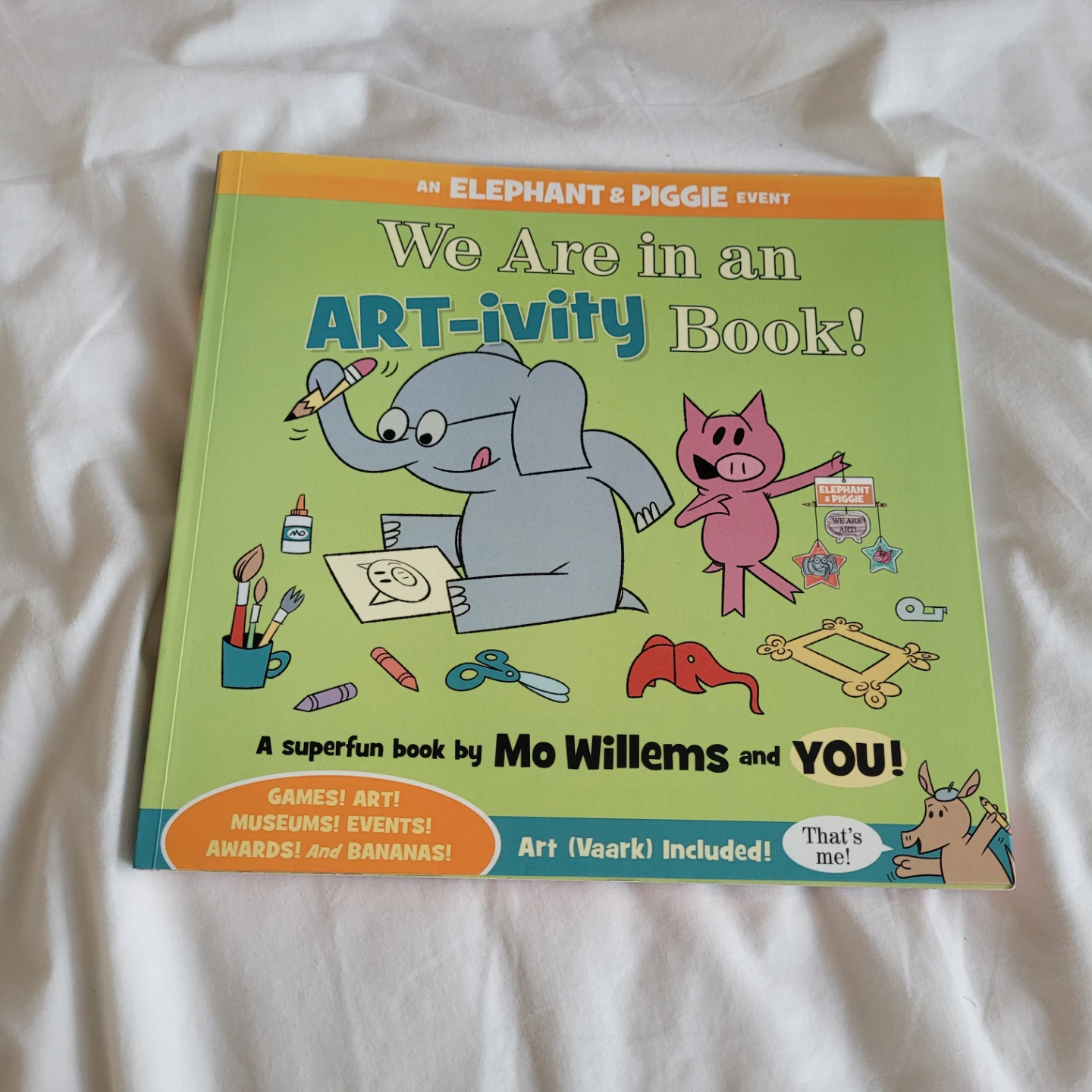 Piggie and Gerald Activity book: We Are in an ART-ivity Book!