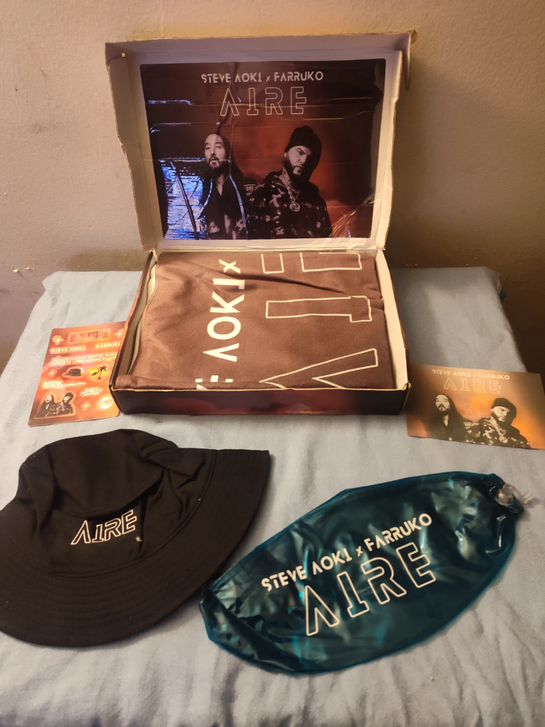 Steve Aoki x Farruko "El Aire" Merch Box
