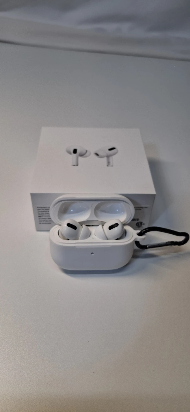 Apple AirPods Pro with Wireless Charging Case - photo 2