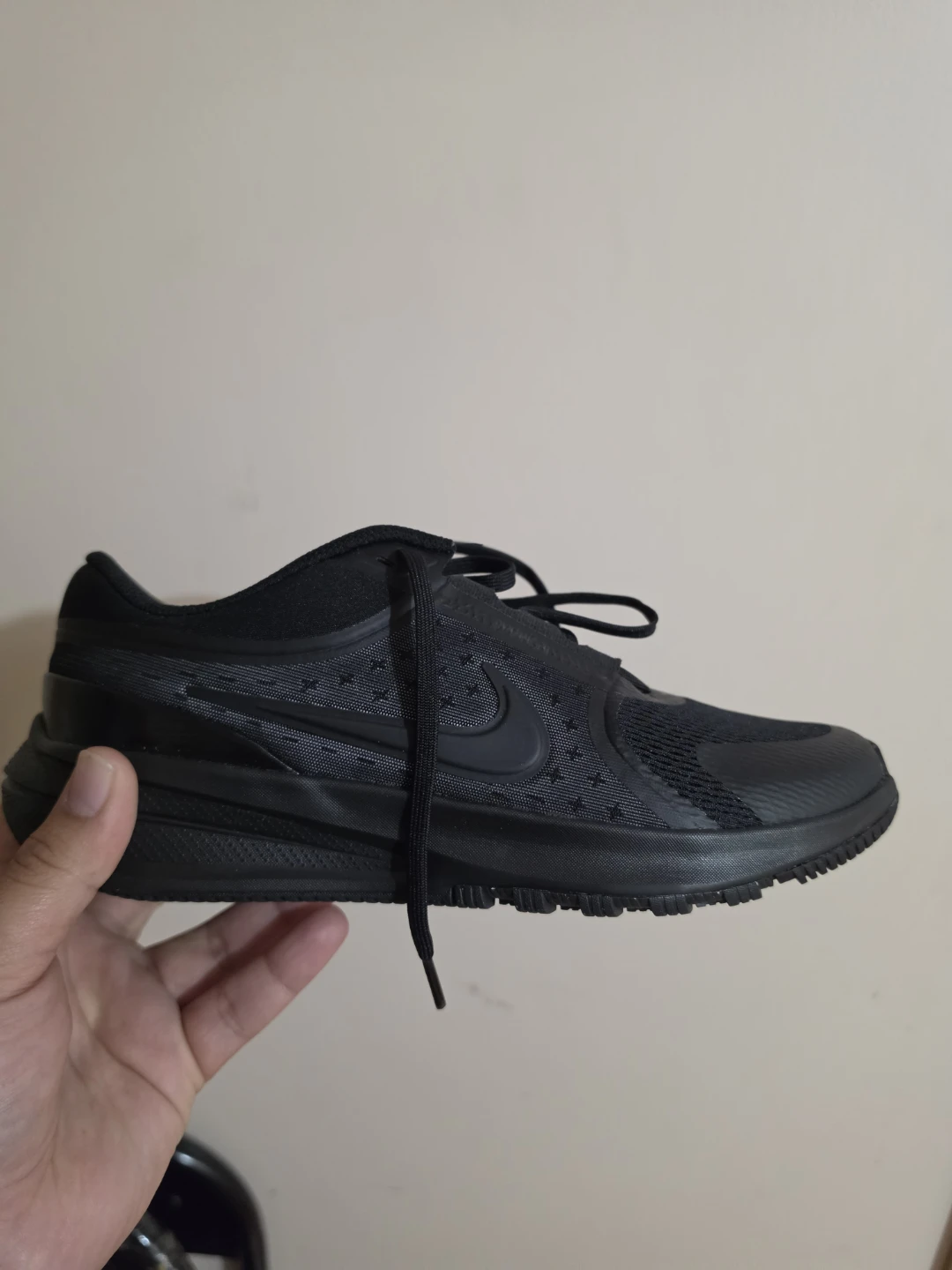 Size 7  Kids' Black Running Shoes Size 7Y