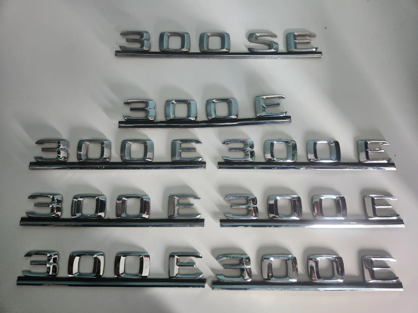 Mercedes-Benz 300 SE / 300 E Chrome Emblems Badges Lot - photo 2