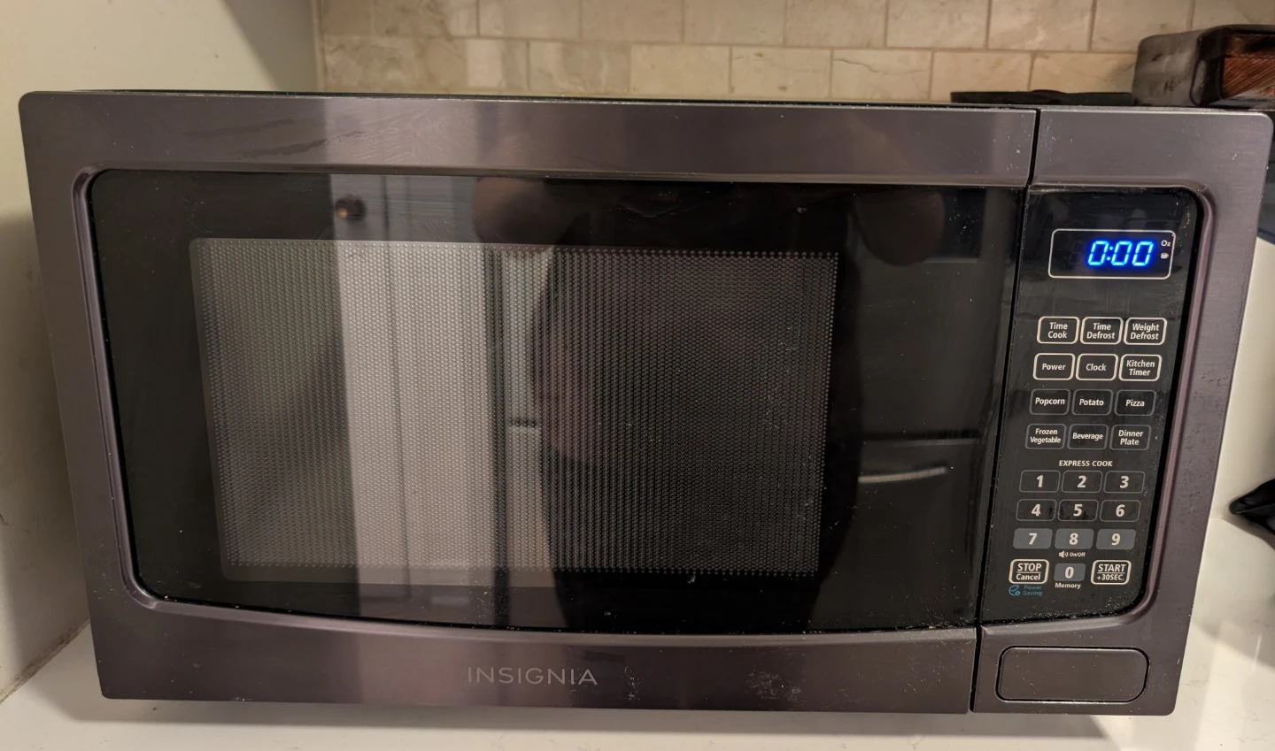 Insignia Countertop Microwave – Good Working Condition