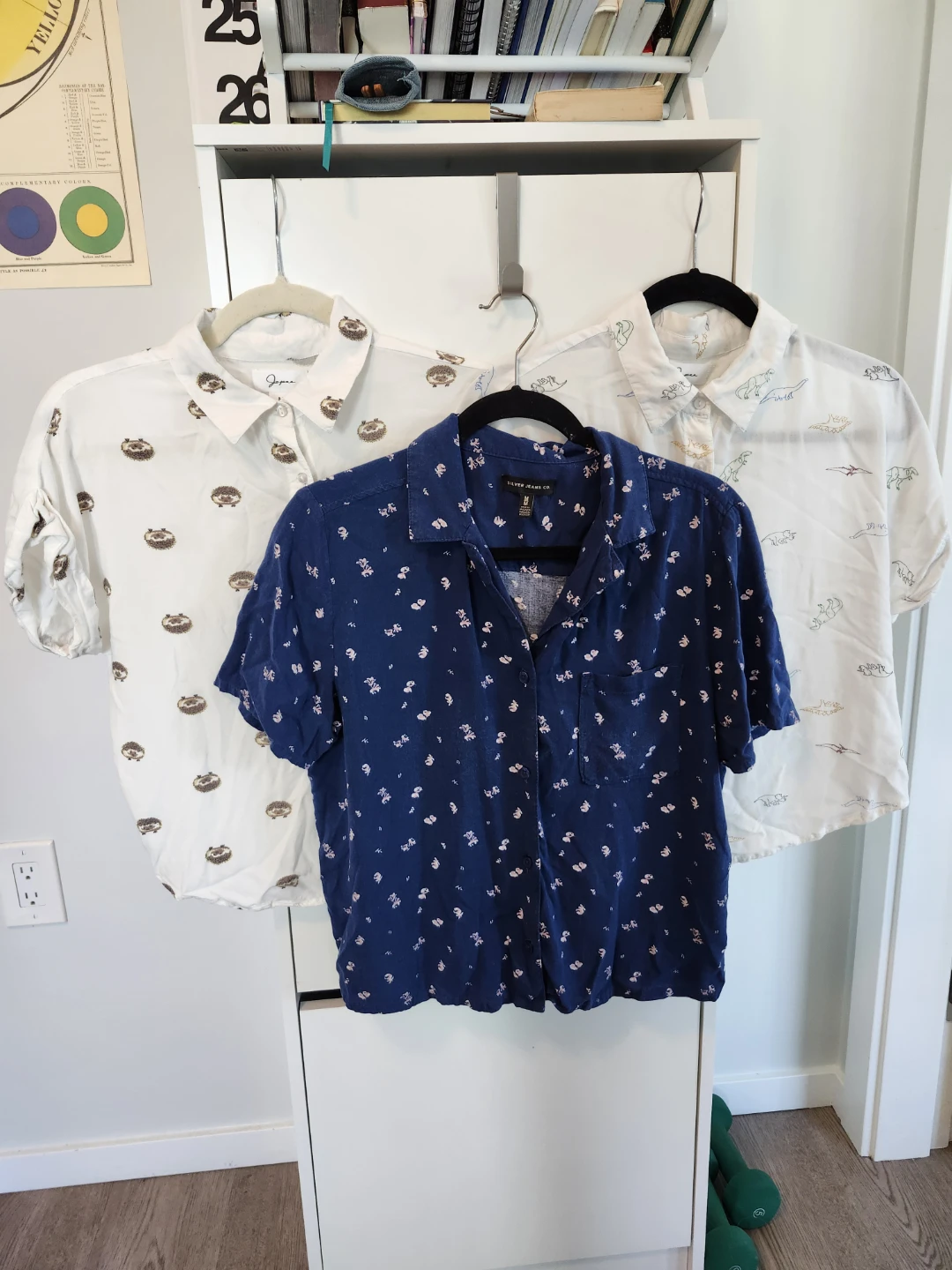 Set of 3 button, short-sleeved shirts women.