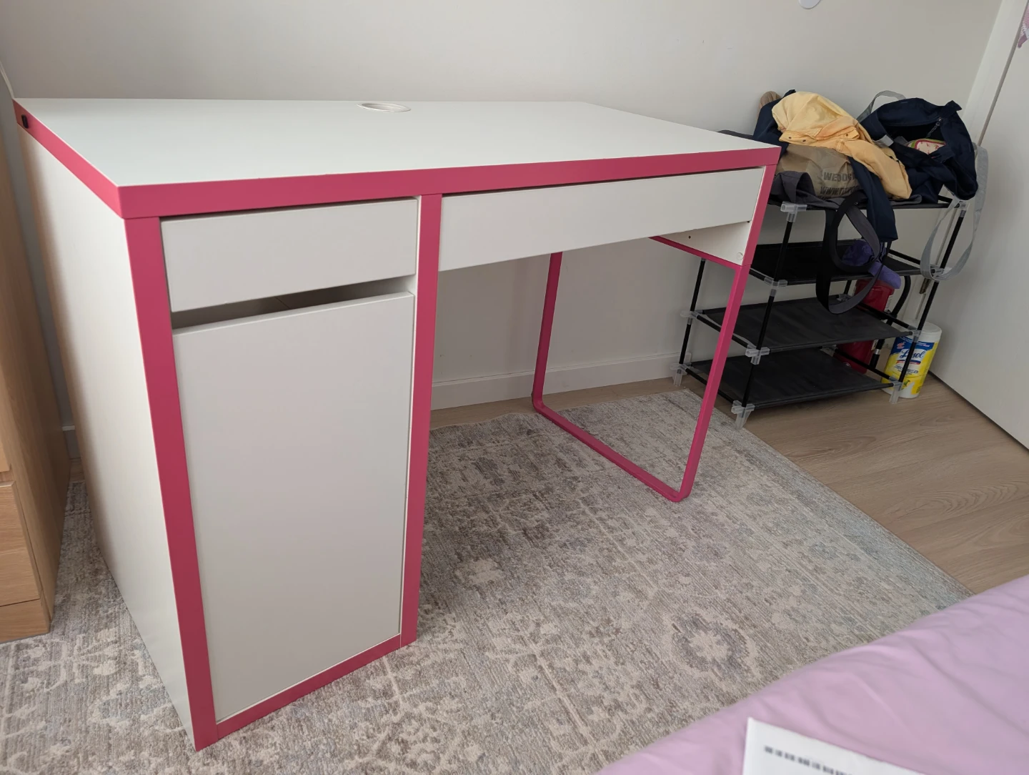 White and Pink Desk with Drawers - photo 3