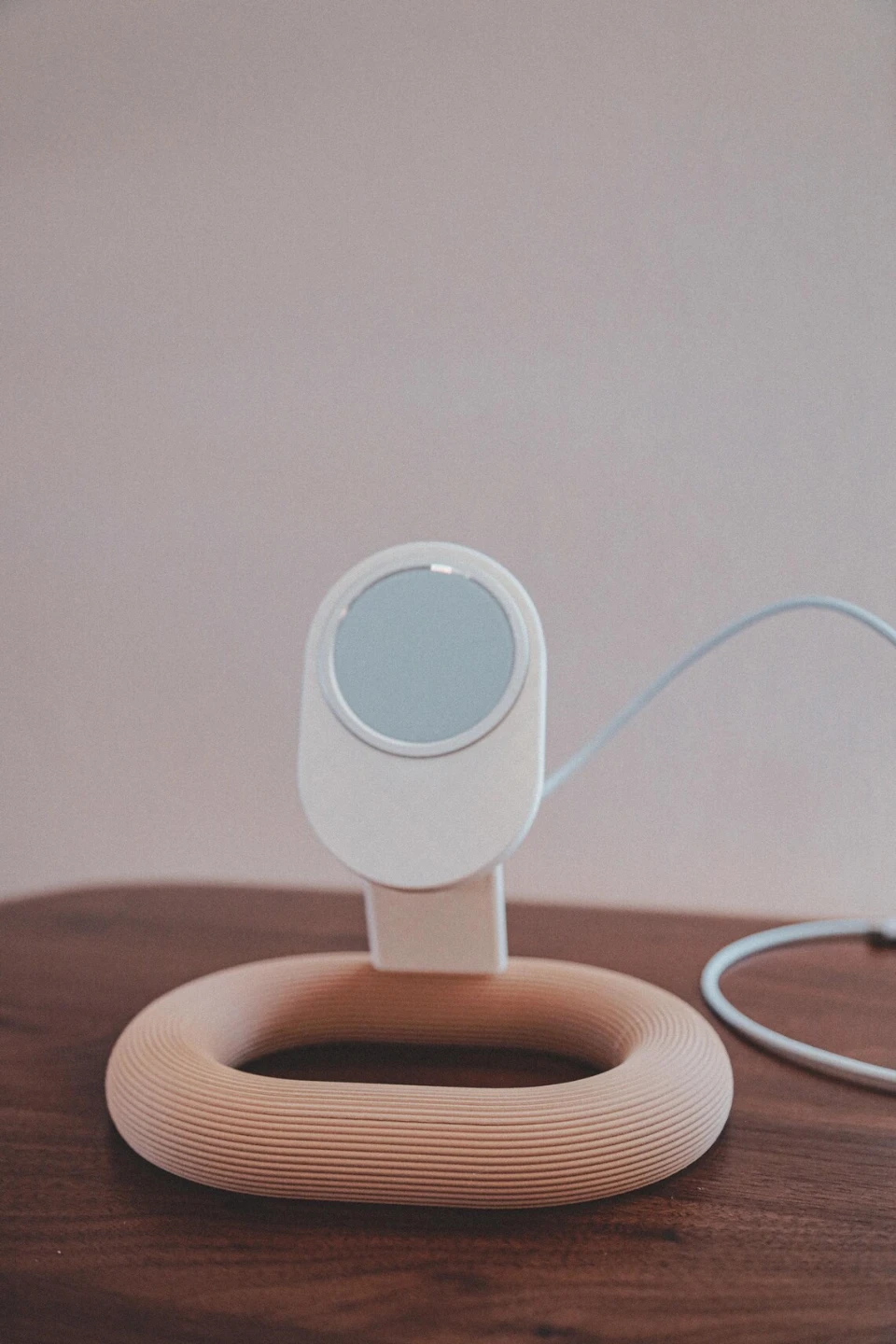 Floating iPhone MagSafe holder - photo 4