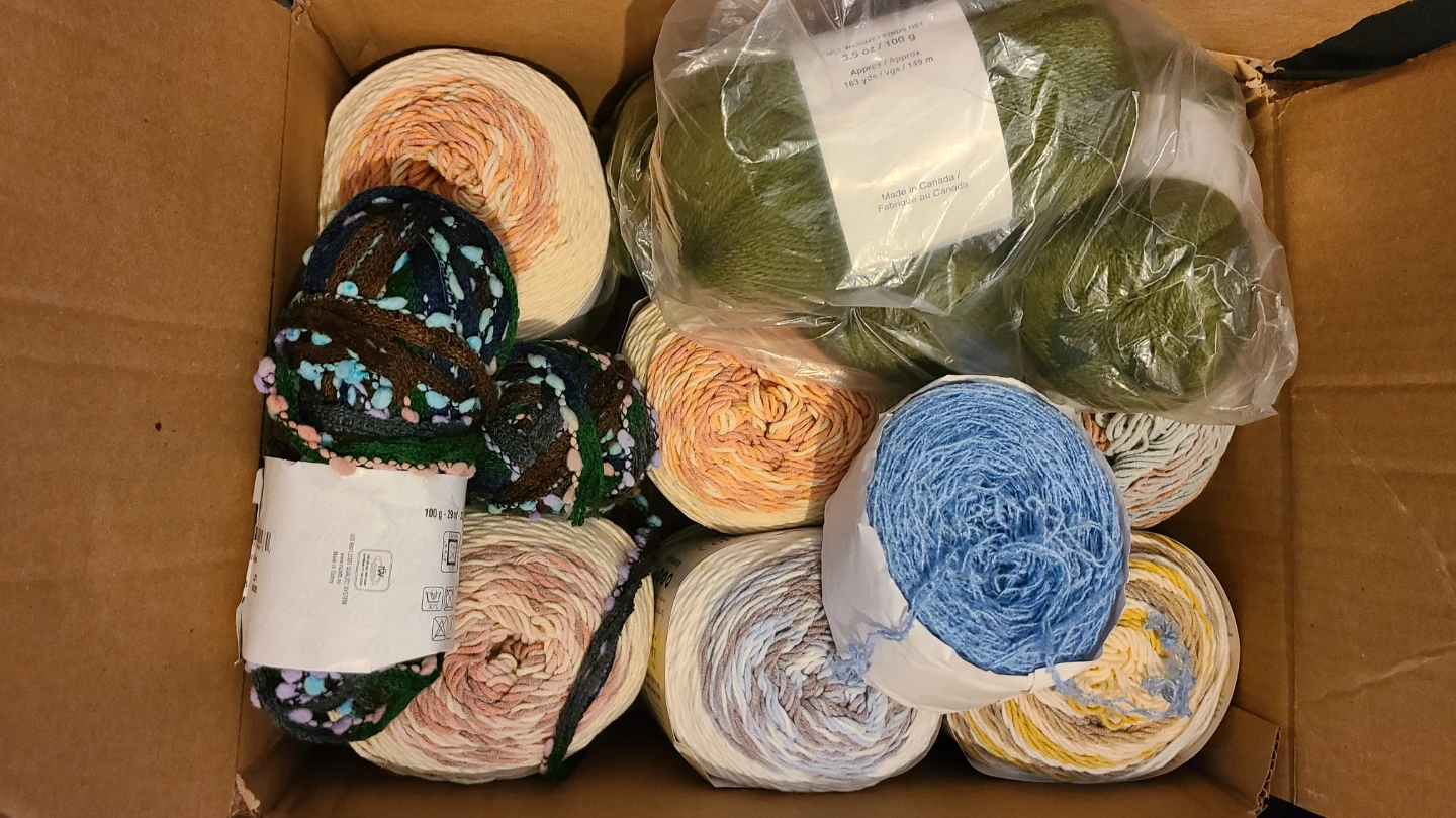 Assorted yarn