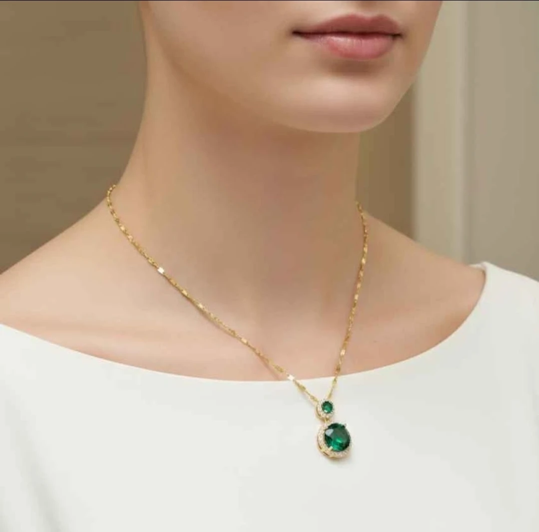 Necklace with Emerald-style Pendant(NEW)