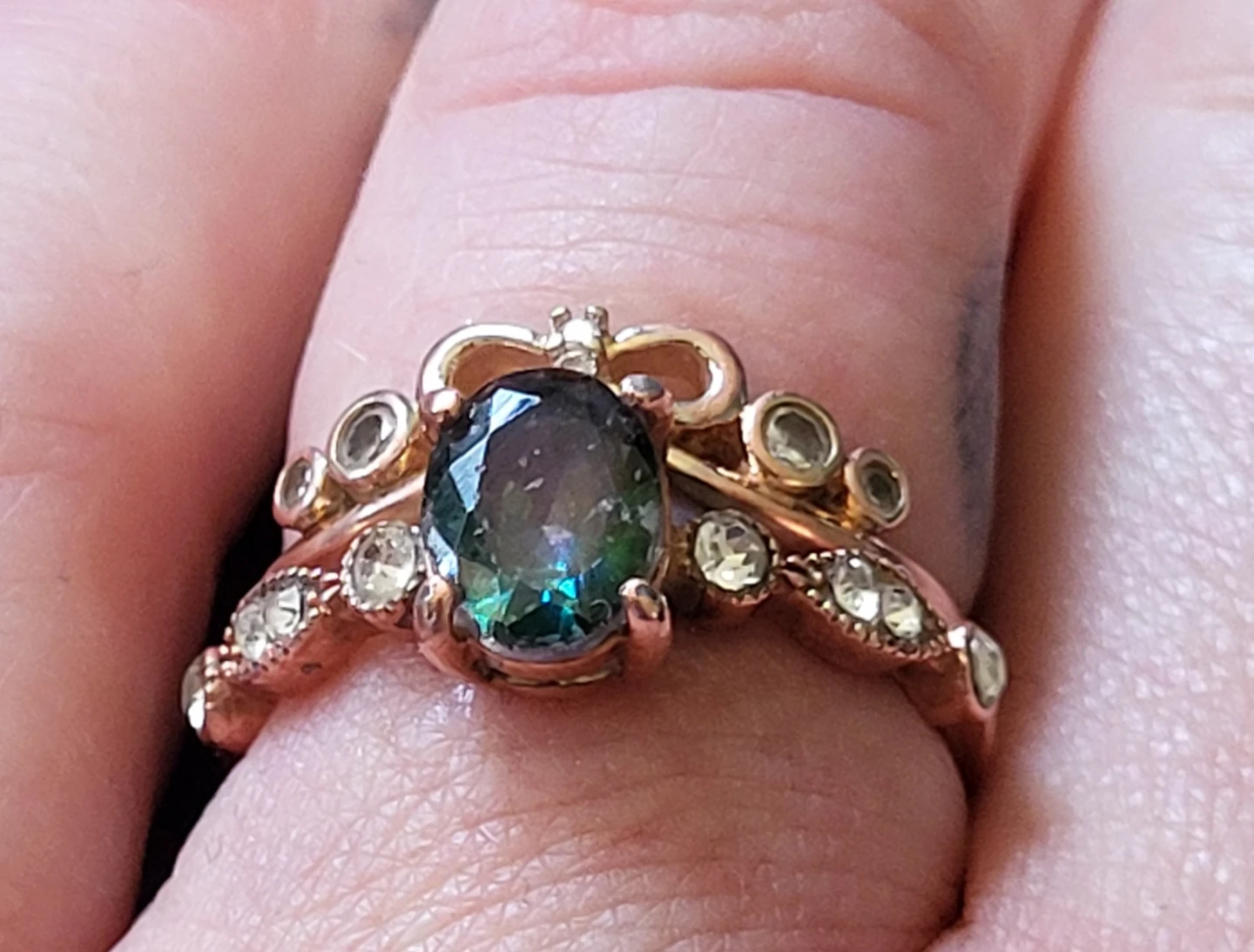 Oval Cut Colour-Changing Gemstone Ring Rose Gold Tone - photo 2