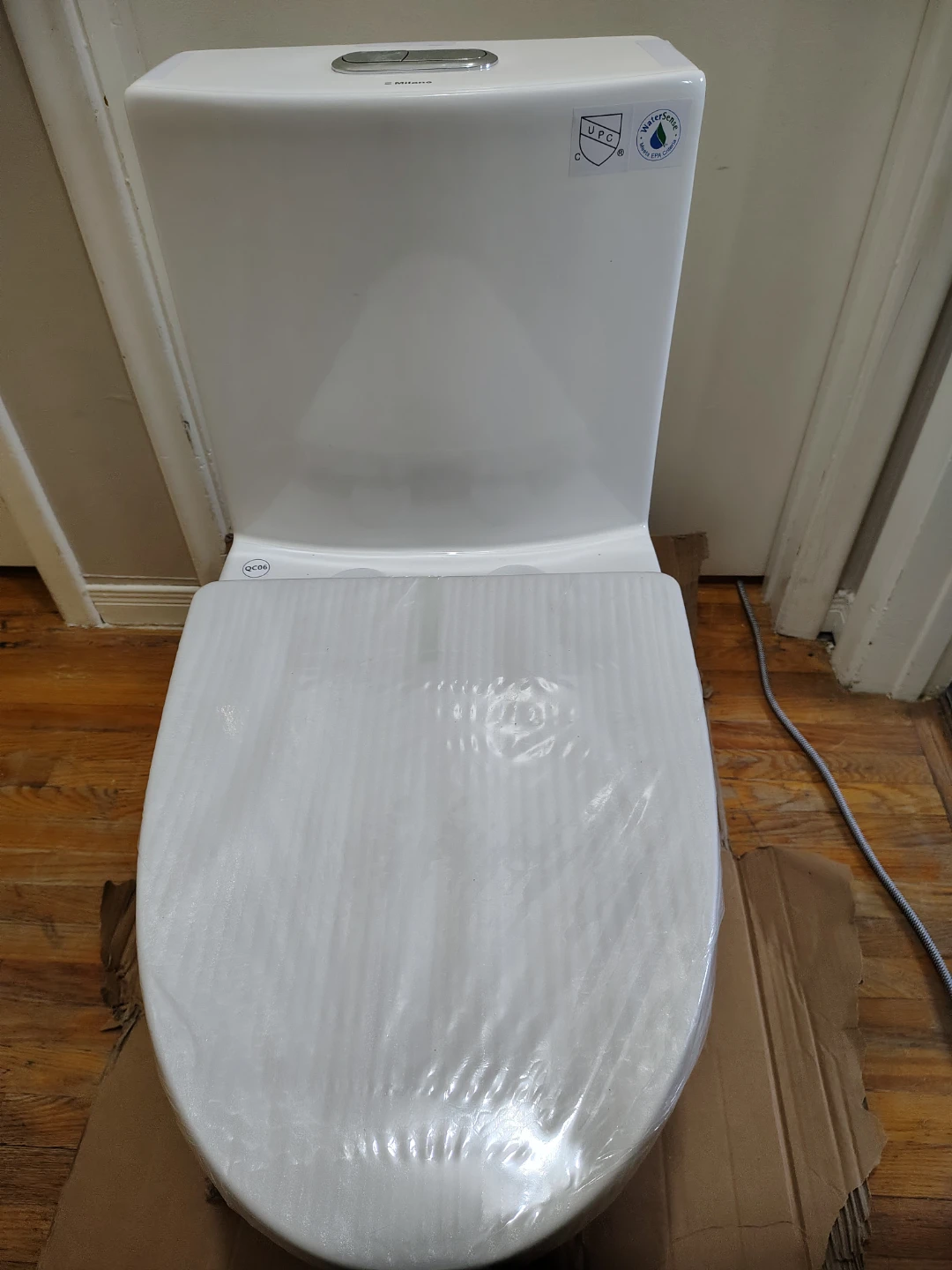 Milano Toilet with Soft-Close Seat - photo 3