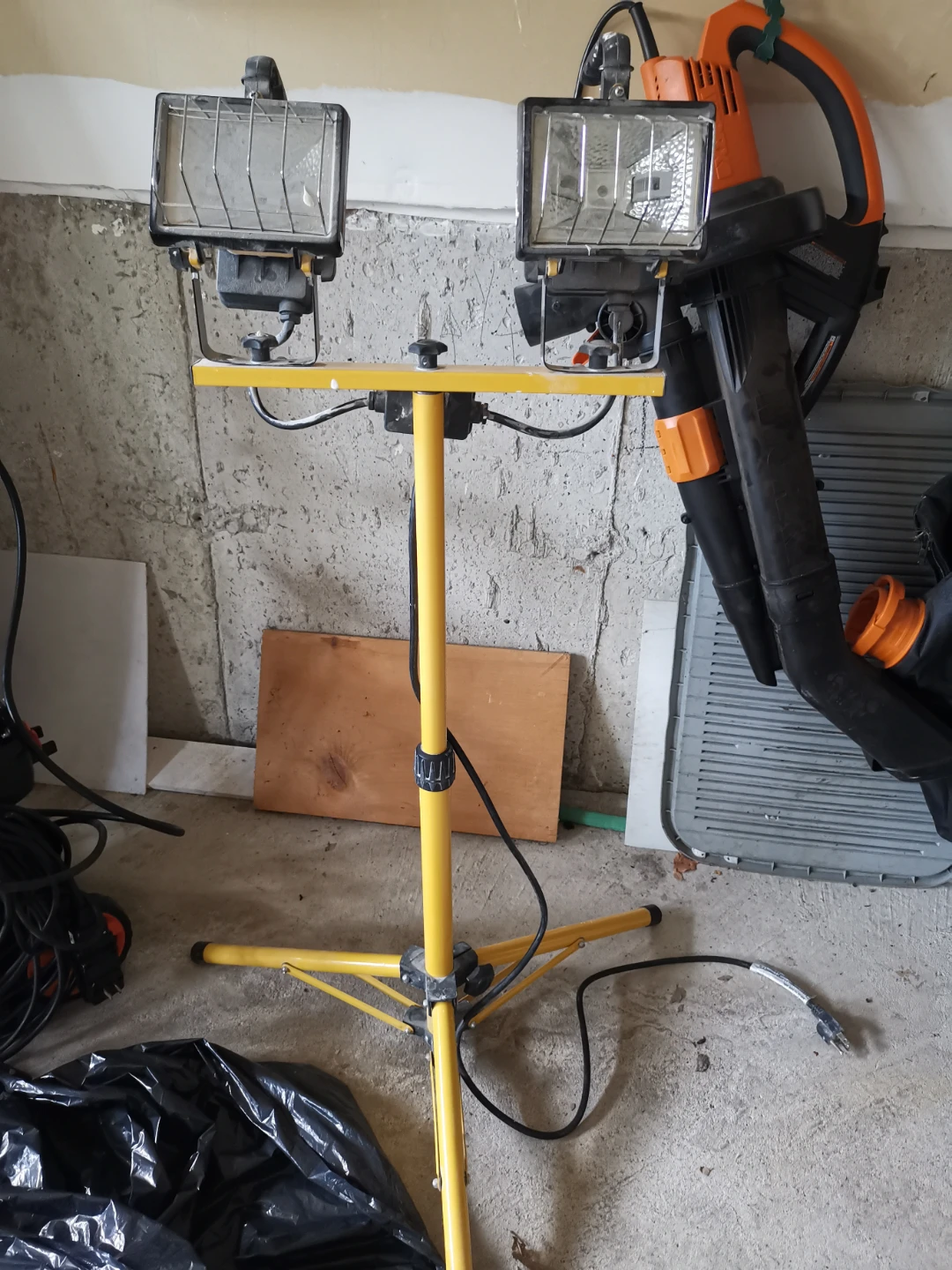 Yellow Twin Head Work Light - photo 2