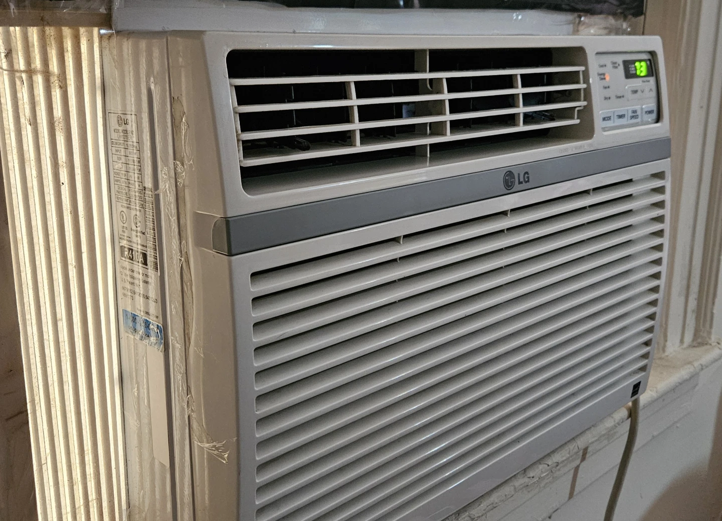 LG LW1015ER Window Air Conditioner - photo 2