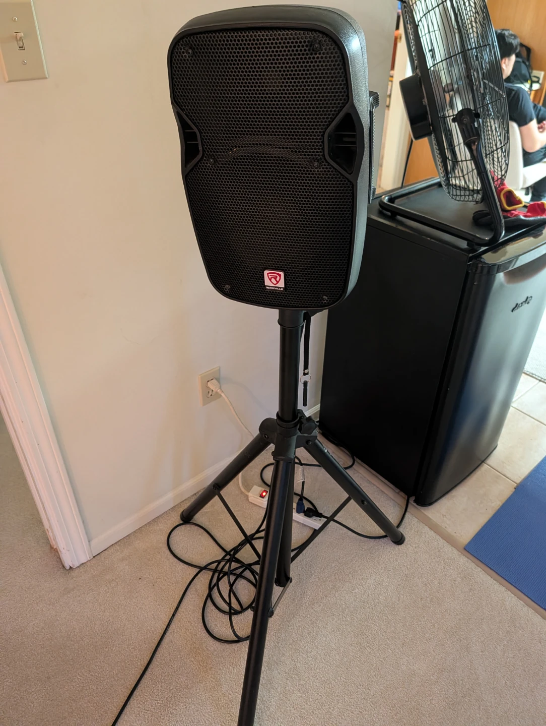 Rockville Powered Speaker with Stand - photo 4