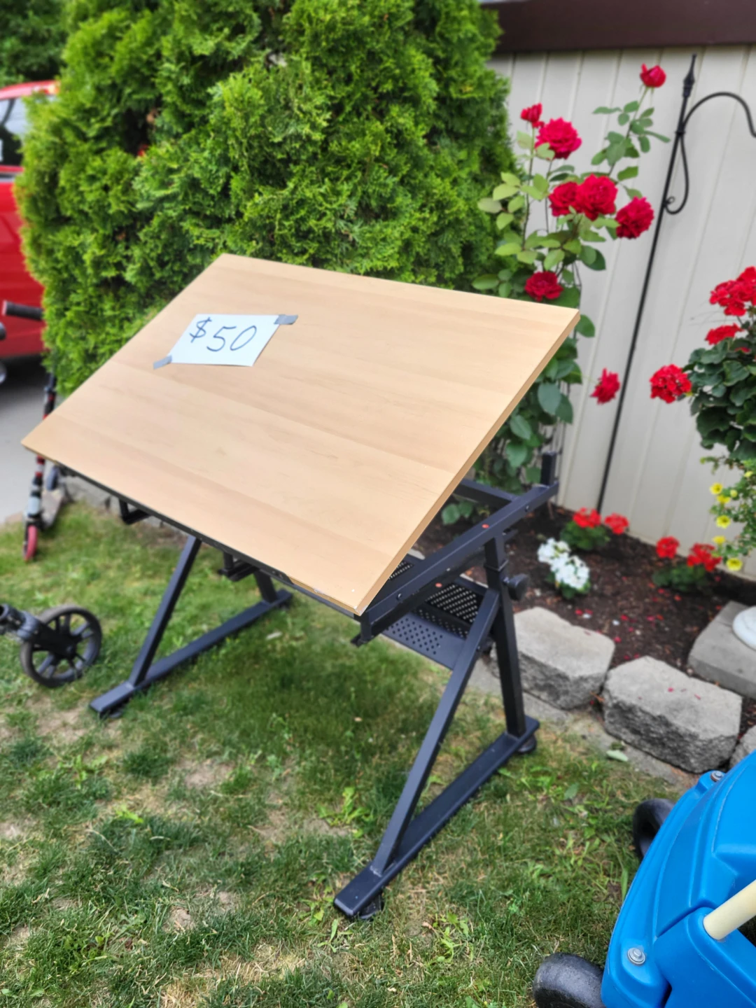 Adjustable Drawing Table