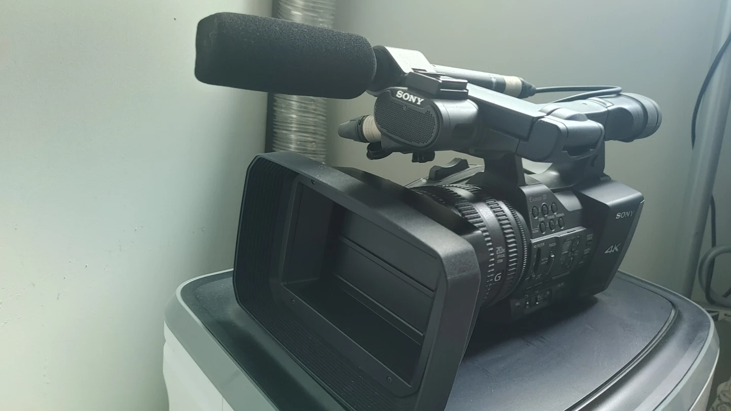 Sony 4K Camcorder with Microphone and Case - photo 2