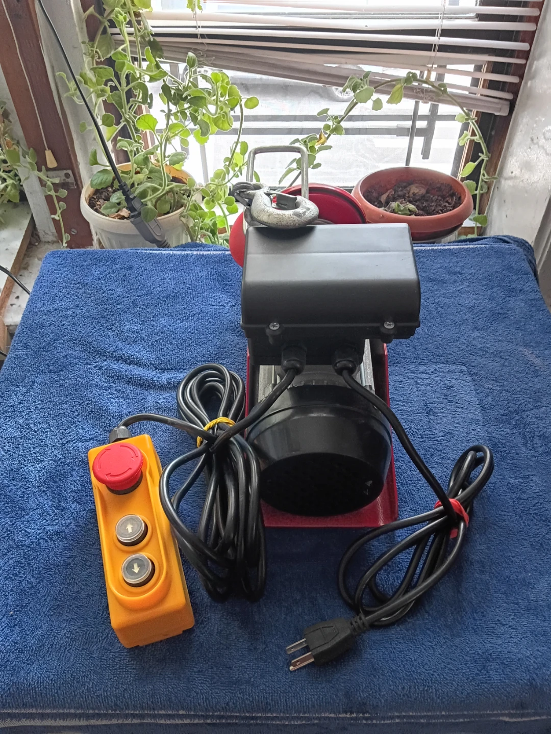VEVOR Electric Hoist 220/440lbs YX440-1 - photo 4