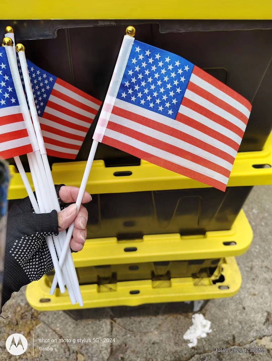 42pc BULK LOT American Flags'w/Sticks - photo 2
