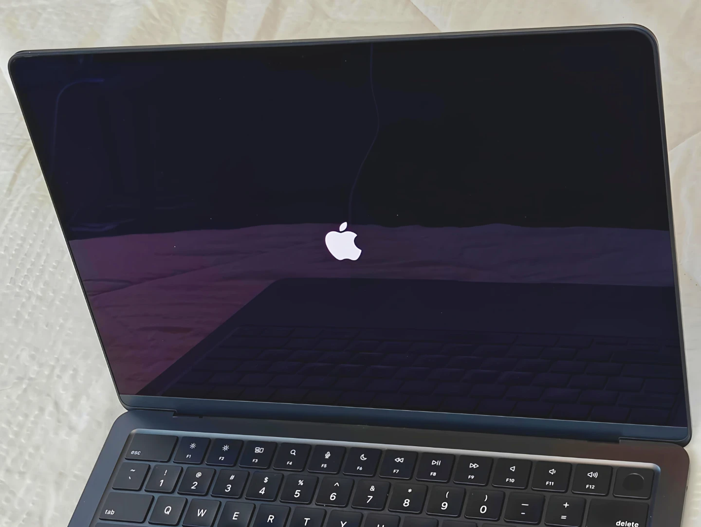 MacBook Air Midnight 13 (2022) M2 – 8GB/256GB– Very Clean - photo 5