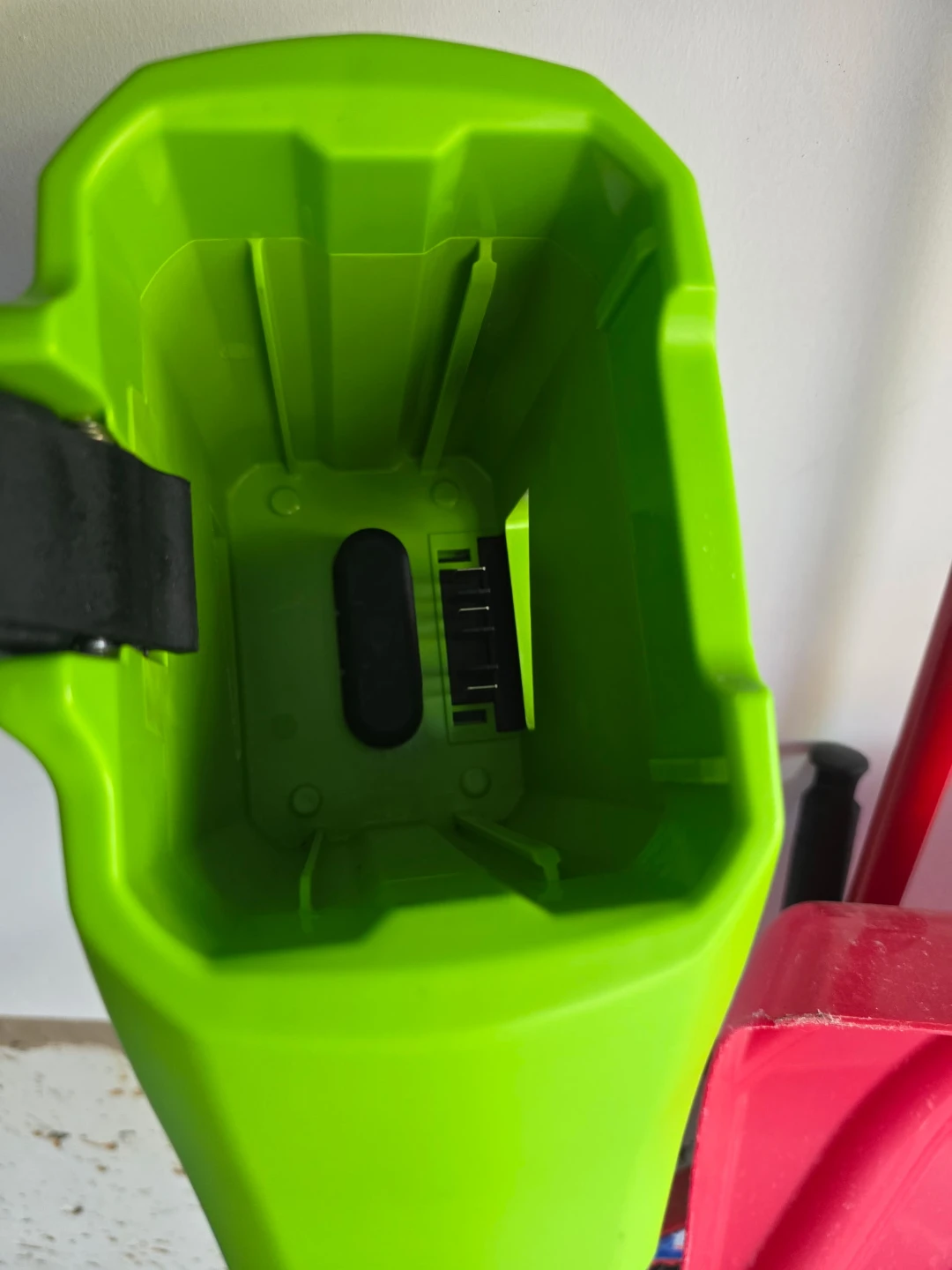 Greenworks 12" Brushless Snow Shovel - photo 4