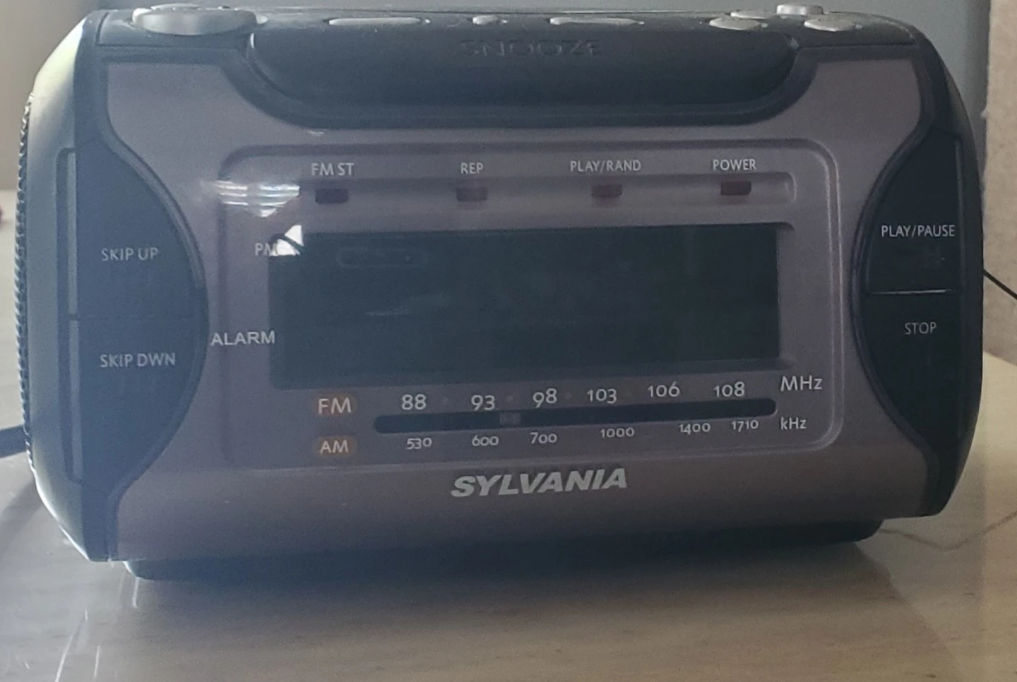 Sylvania AM/FM Stereo CD Clock Radio - photo 2