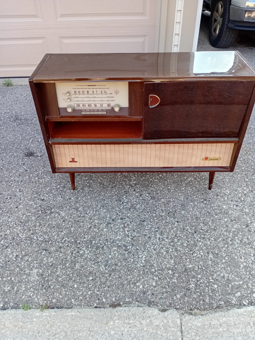 Vintage Samba Radio and Record Player