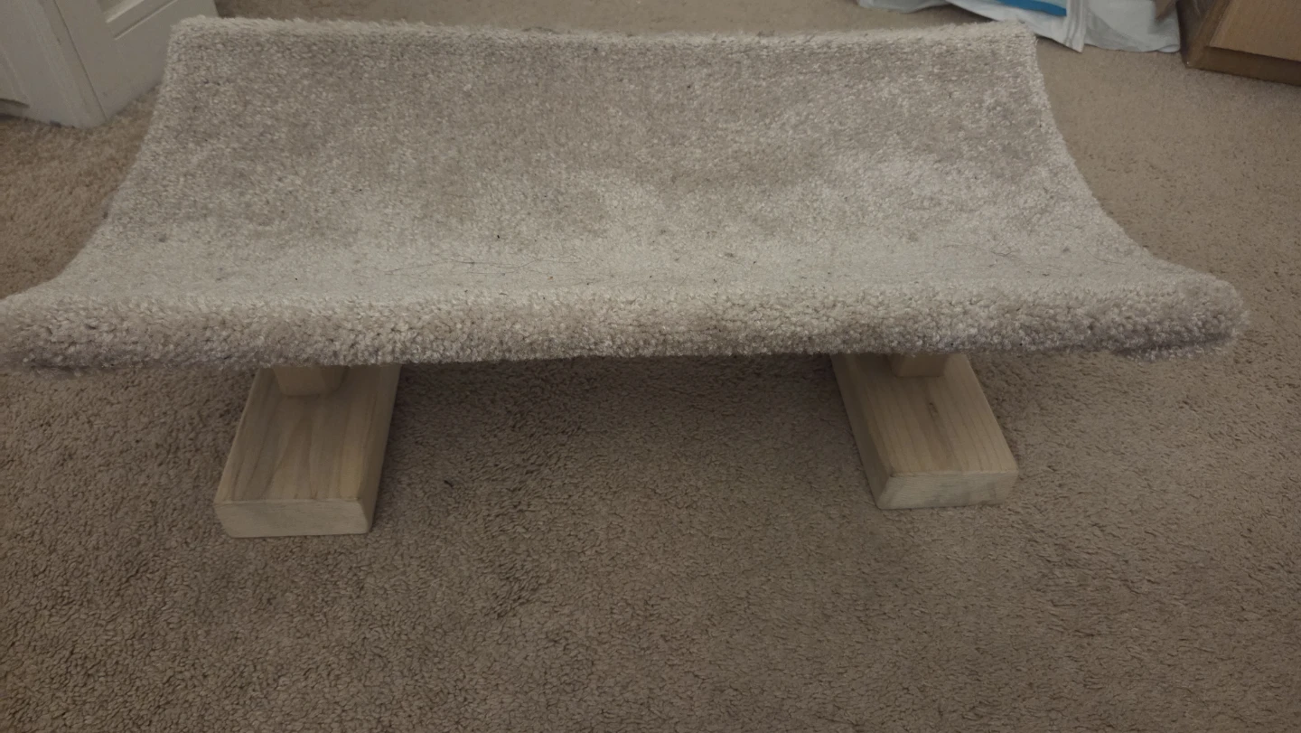 Carpeted cat bed /Step - photo 2