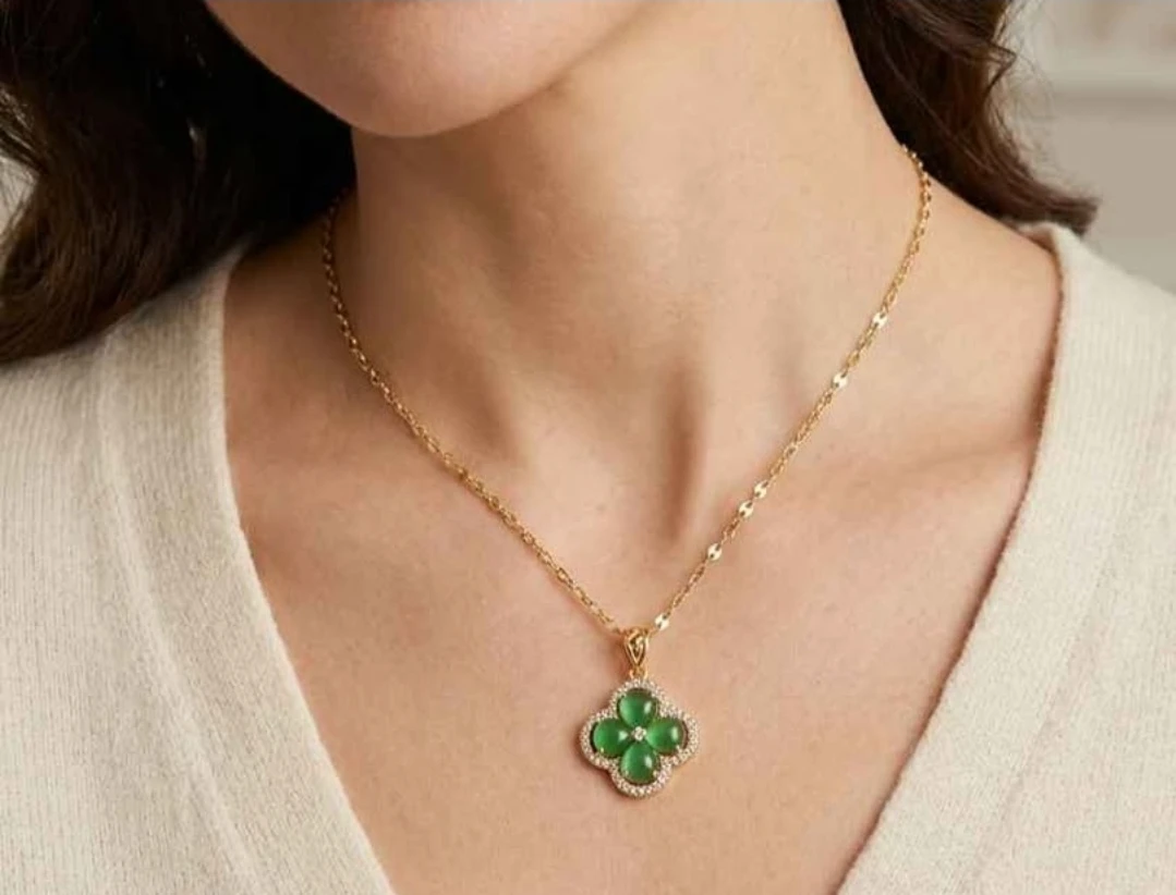 Gold Clover Necklace(NEW)