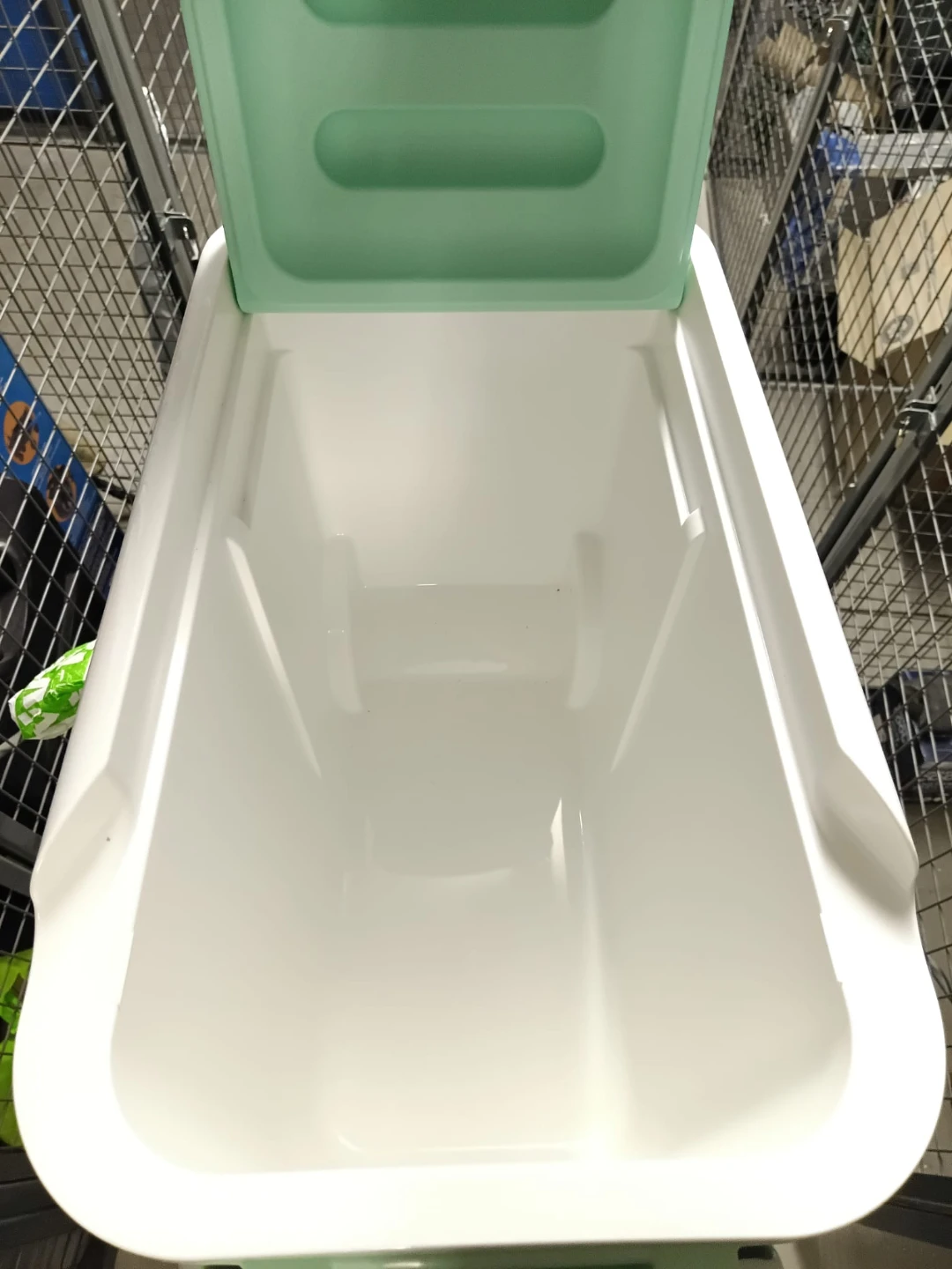 Igloo Wheelie Cool 38 Quart Cooler - photo 4