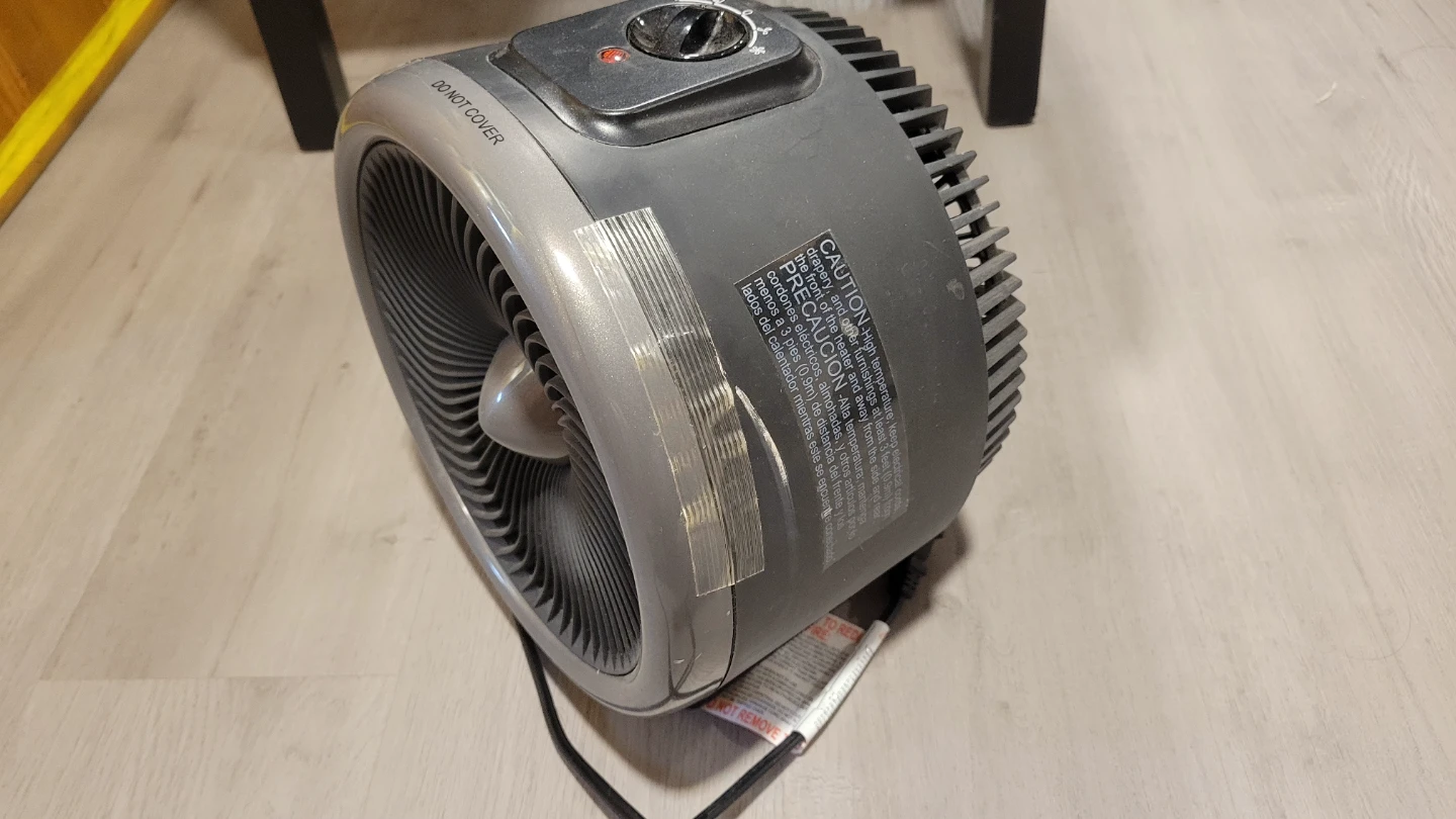 Heated fan - Compact Space Heater - photo 2
