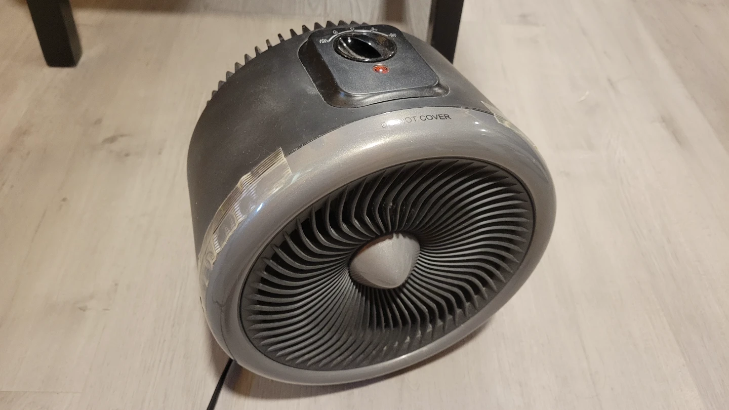 Heated fan - Compact Space Heater - photo 3