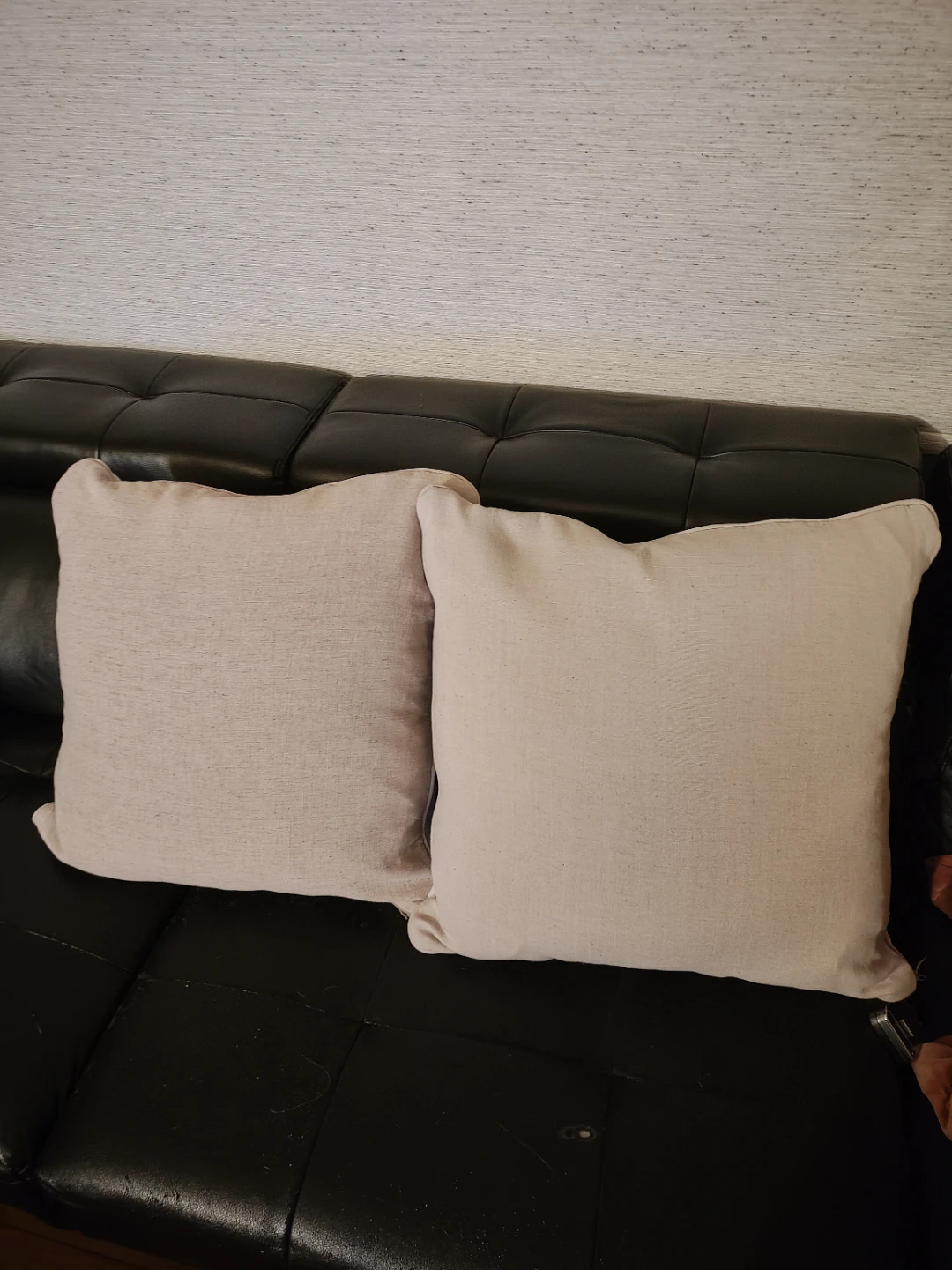 2 Decorative Throw Pillows - photo 2