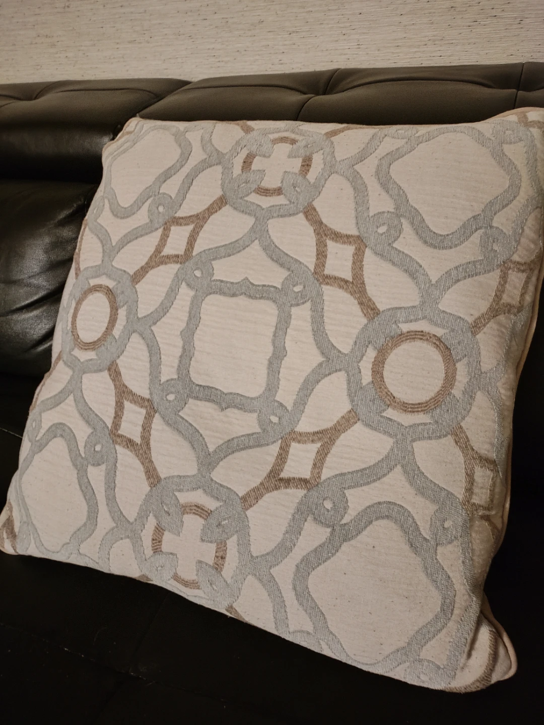 2 Decorative Throw Pillows - photo 3