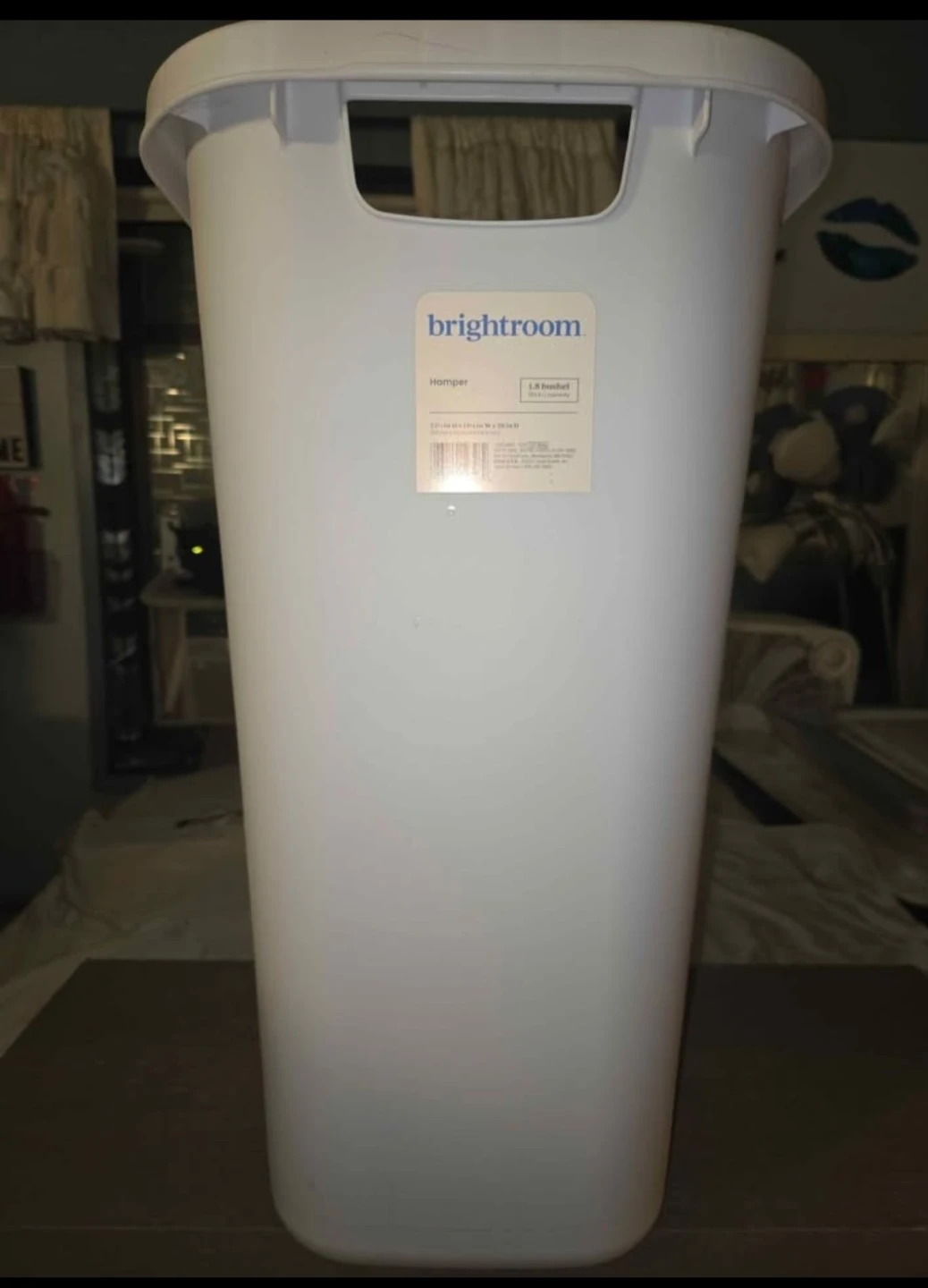 Sterilite White Plastic Laundry Basket Clean Inside - photo 2