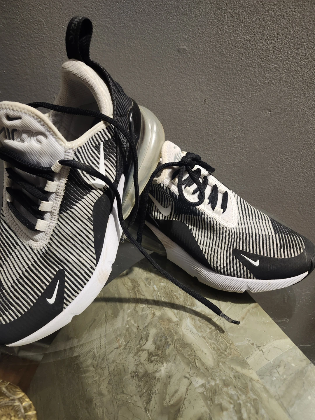 Nike Air Max 270 Shoes size 5 Youth