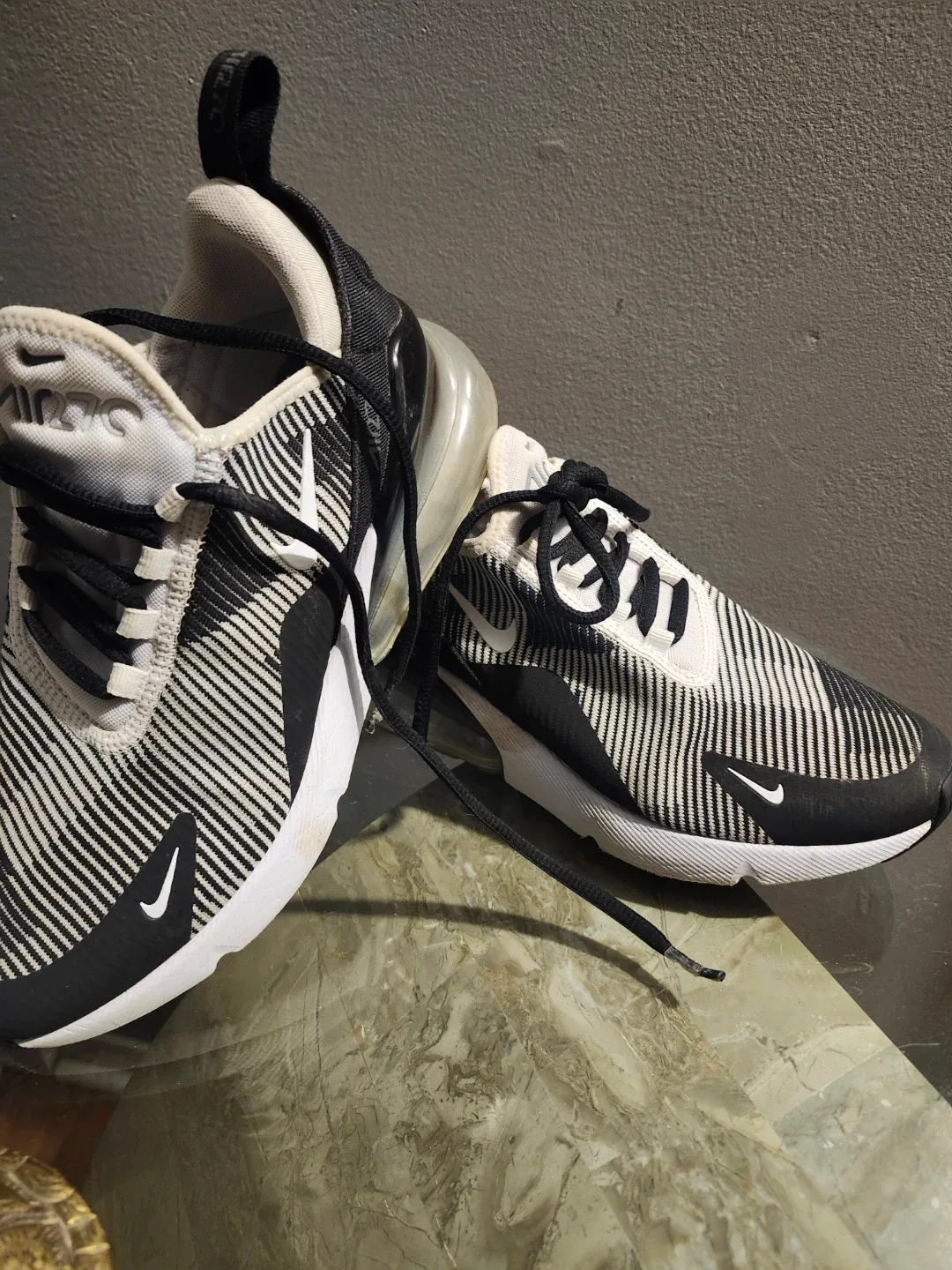Nike Air Max 270 Shoes size 5 Youth