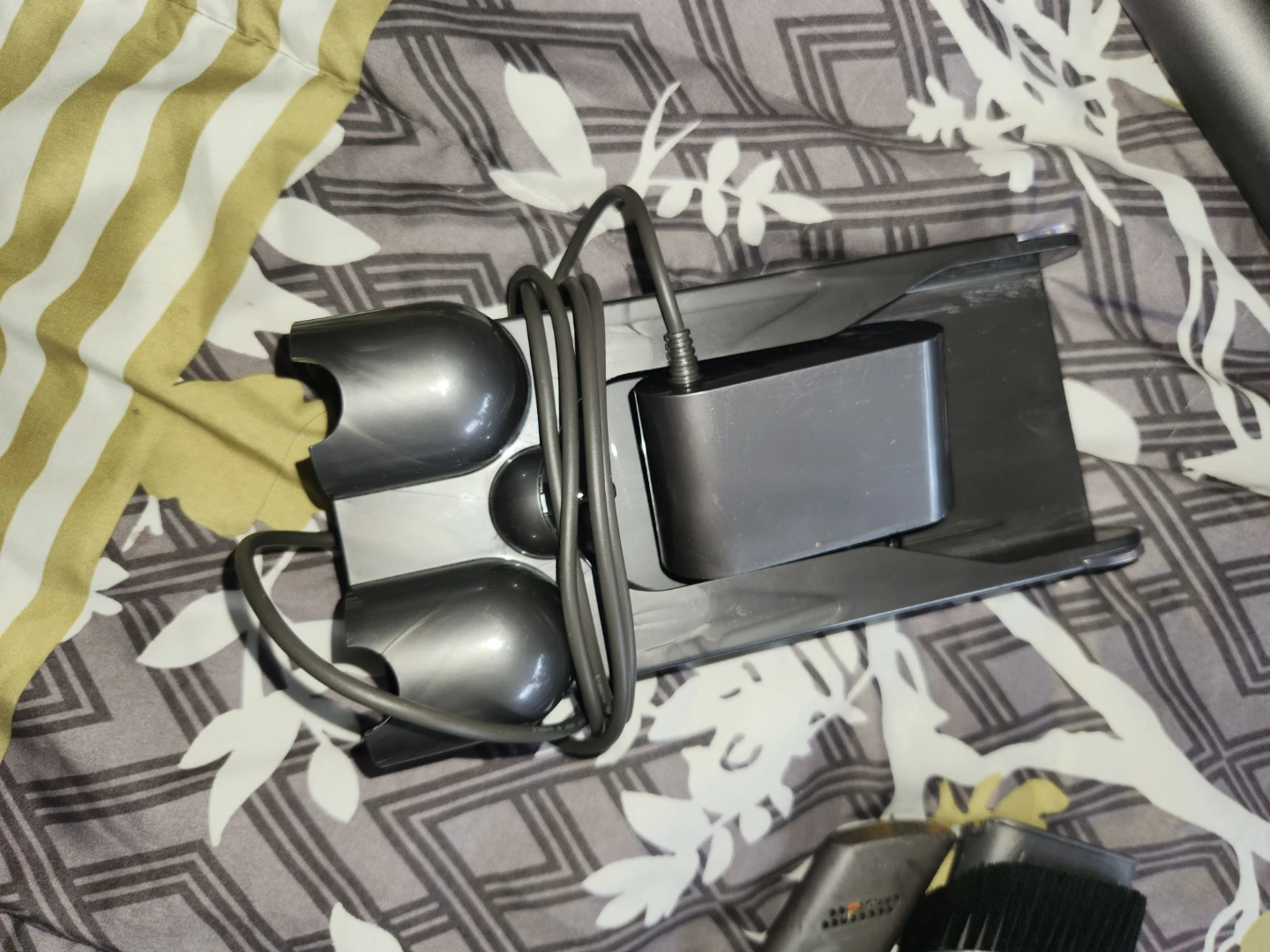 Dyson V10 Cordless Vacuum Cleaner - photo 2