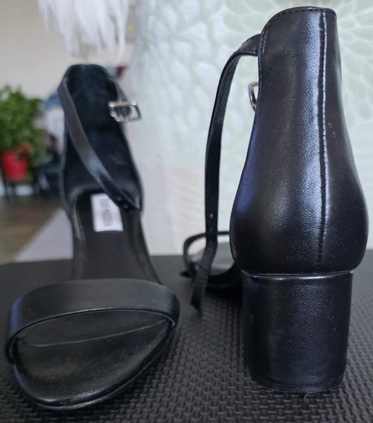 Steve Madden Black Leather Block Heel Sandals size 6 - photo 2