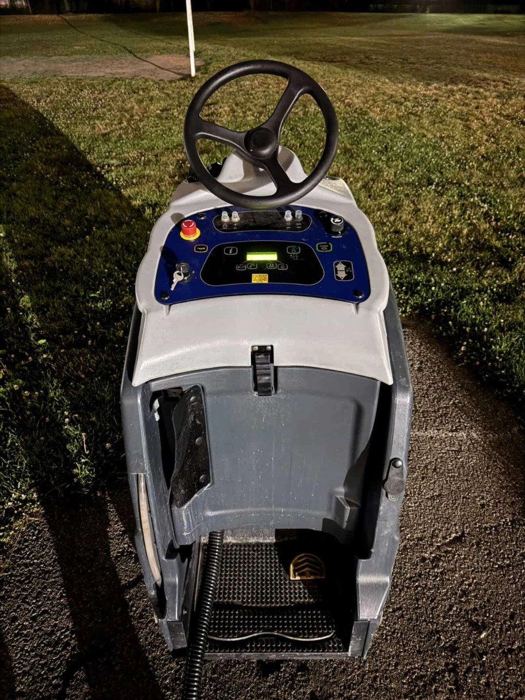 [OFFERS] Nilfisk Advance SC1500 Ride-On Floor Scrubber - photo 2