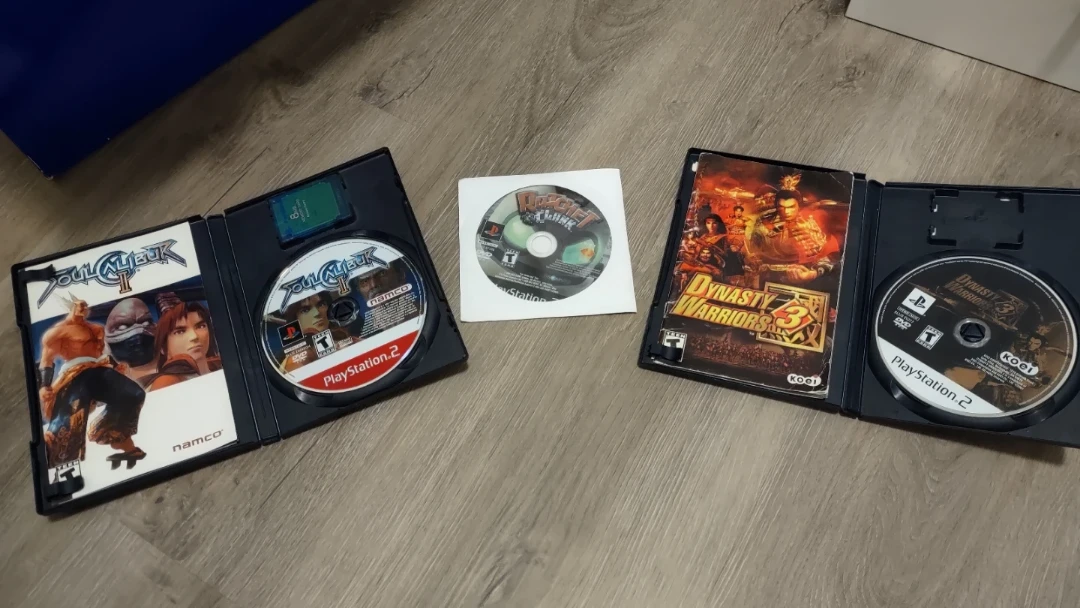 PlayStation 2 Console with 3 games, memory and 2 controllers - photo 2
