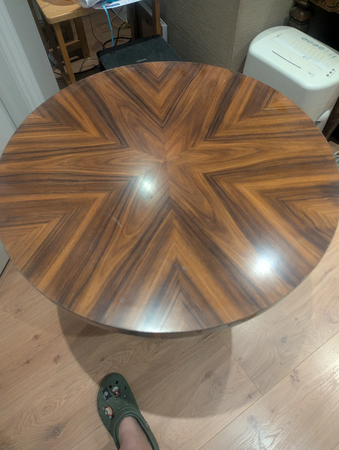 Beautiful solid blood decorative base with sunburst veneer top - photo 3