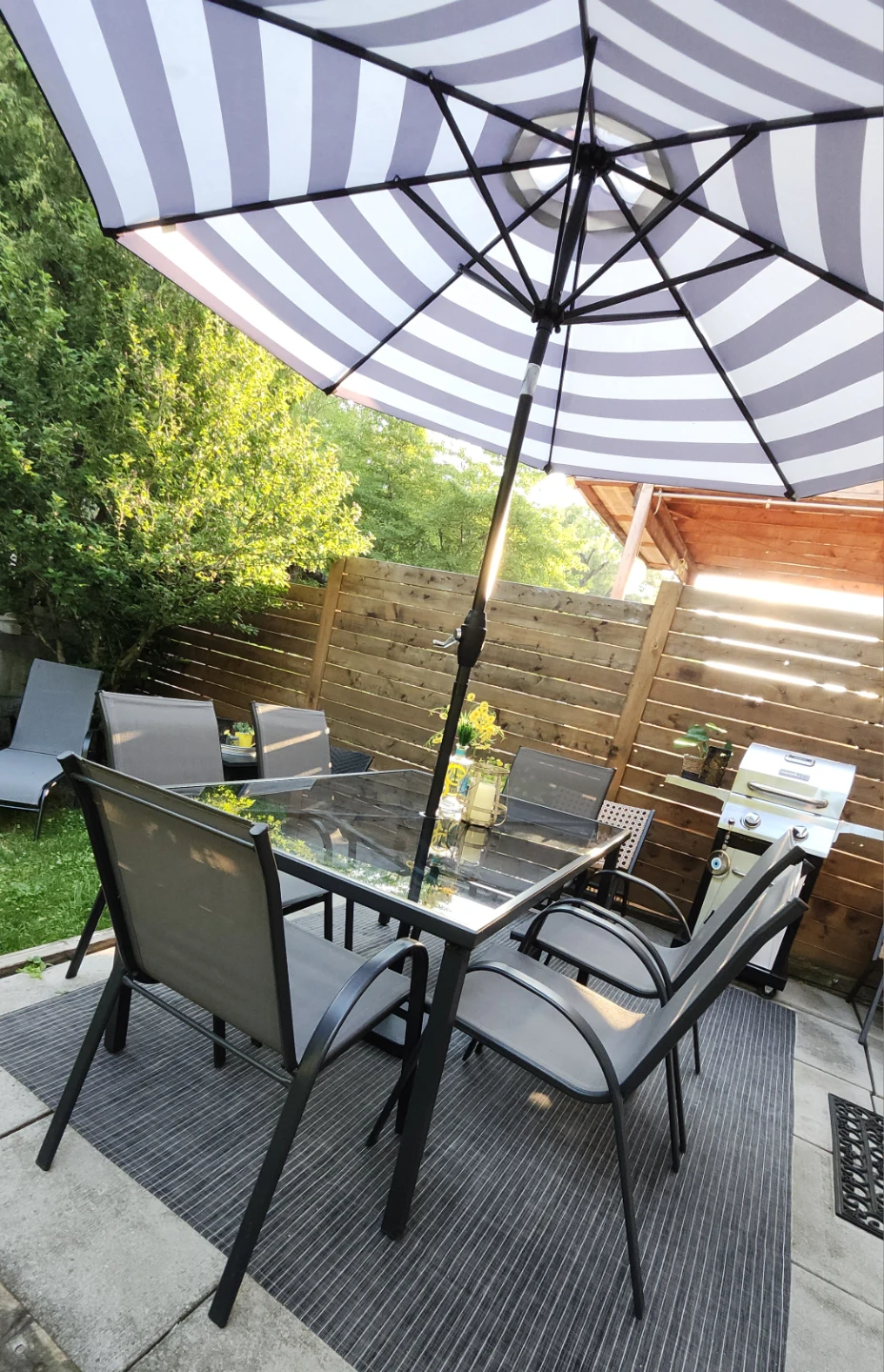 Patio Table w/6 Chairs & Tilt Umbrella LIKE NEW!  P/up Thornhill - photo 4