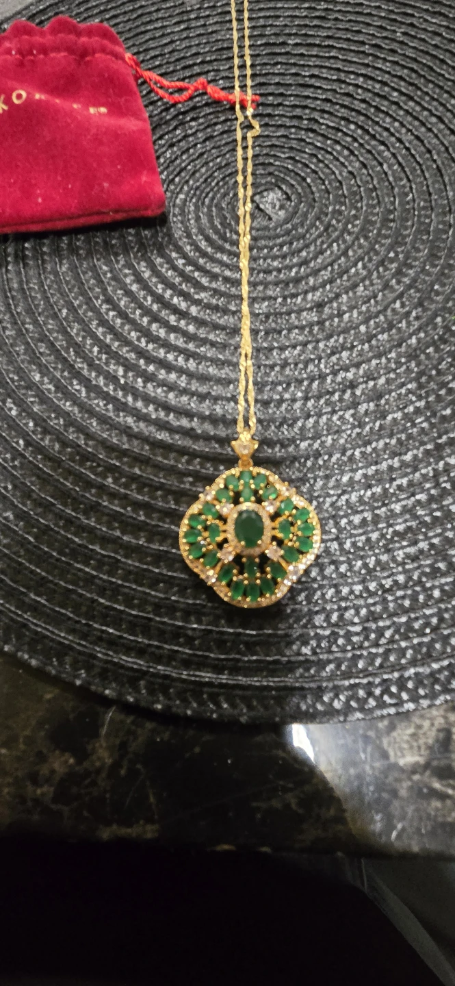 Gold-tone Necklace with Green Pendant - photo 3