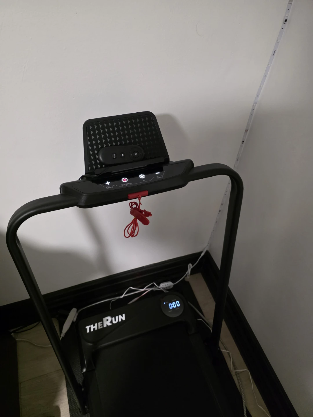 The run X1 Basic treadmill - photo 3